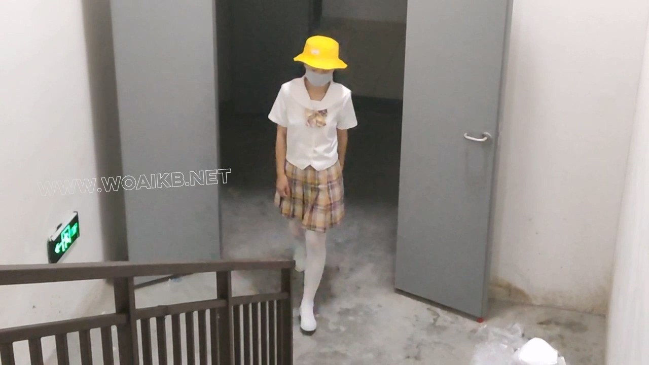 【电动牙刷大作战－上】超高转速，34000转每分钟的电动牙刷，持续刺激臭脚妹妹的身 预览图