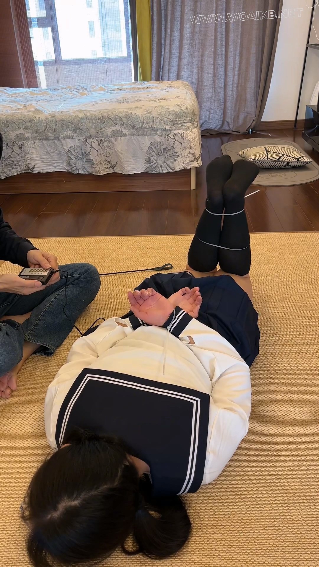 【妻奴麦子】JK双马尾强力电击、吊颈,强烈的点击叫的楼上都听到了。 预览图