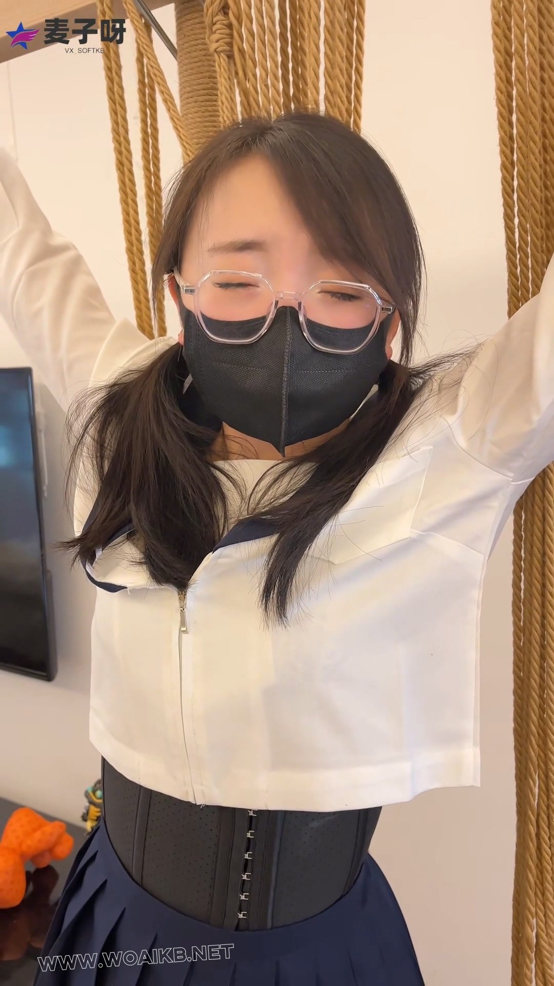 【妻奴麦子】JK双马尾强力电击、吊颈,强烈的点击叫的楼上都听到了。 预览图