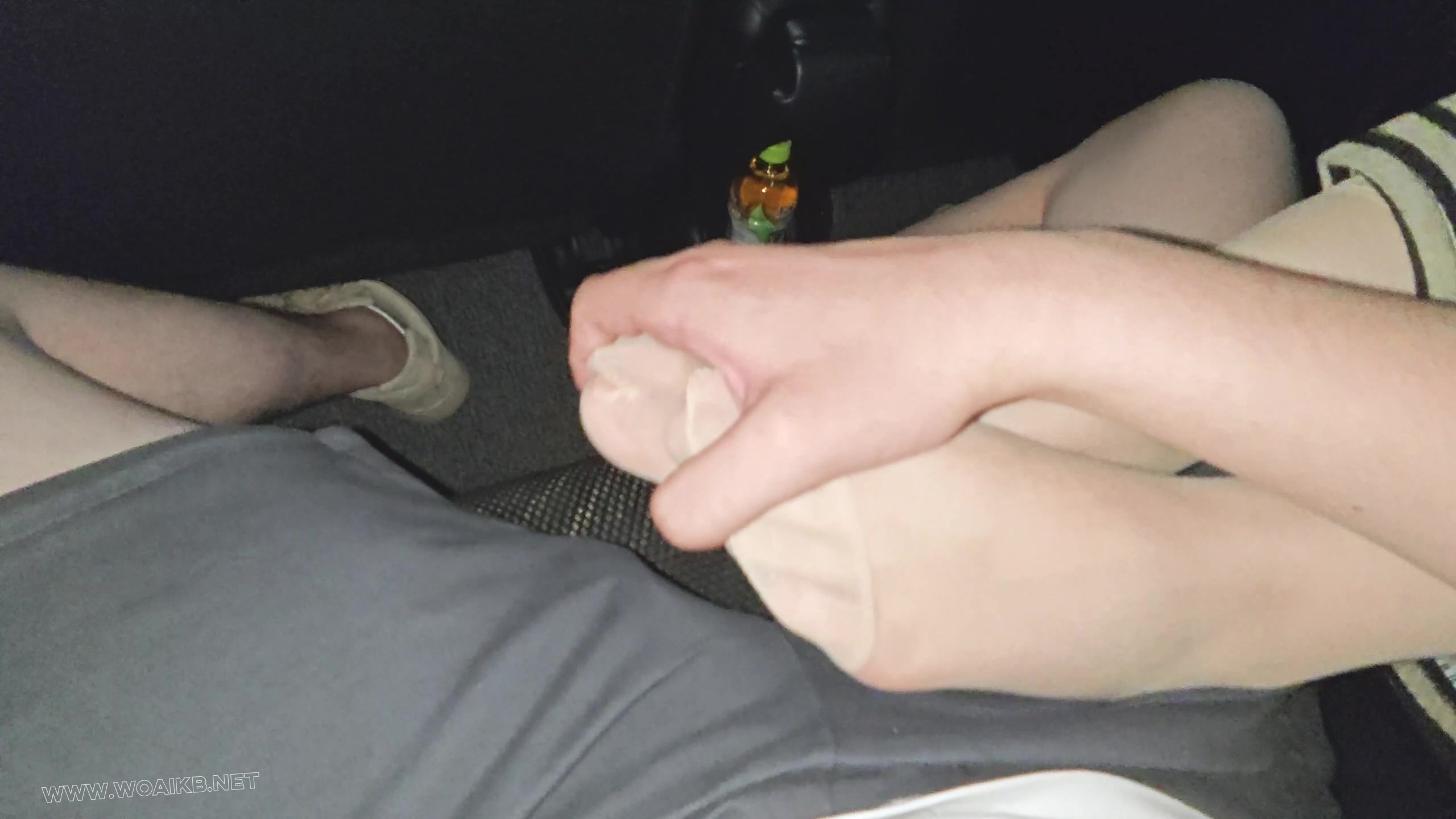 欧阳婉婉第四集 地下室车里玩脚！原味短肉丝！TK！挠脚心！裸足！踩裤裆！ 预览图