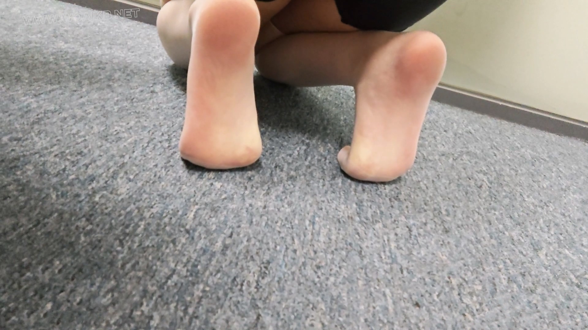 欧阳婉婉第七集：办公室女仆白丝！狗爬！跳舞！茶桌跪绑服务！皮鞭抽打！挠痒挣扎！ 预览图