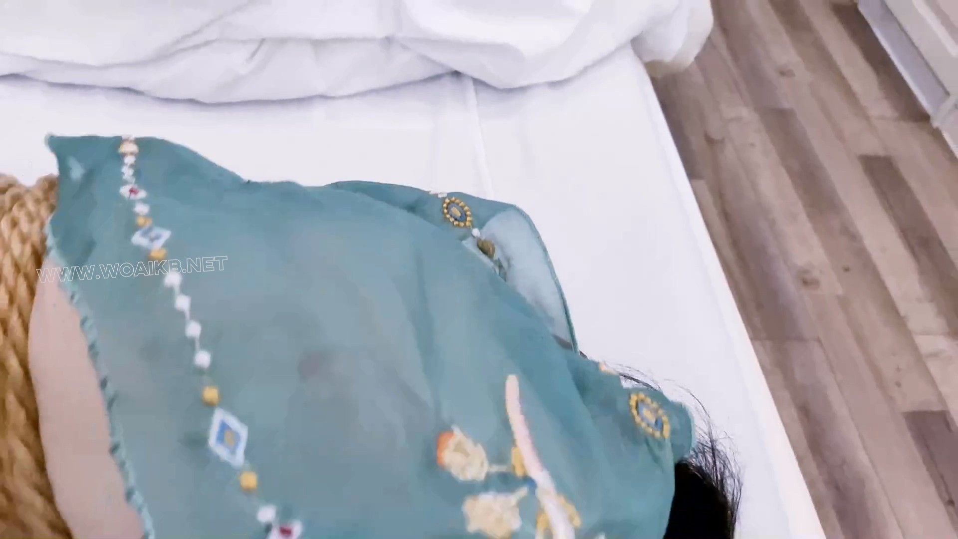 《圈养系》第二集-蒙眼口罩塞嘴在睡觉+掀开被子日式紧缚+穿瑶妹汉服+驷马+口球+开 预览图