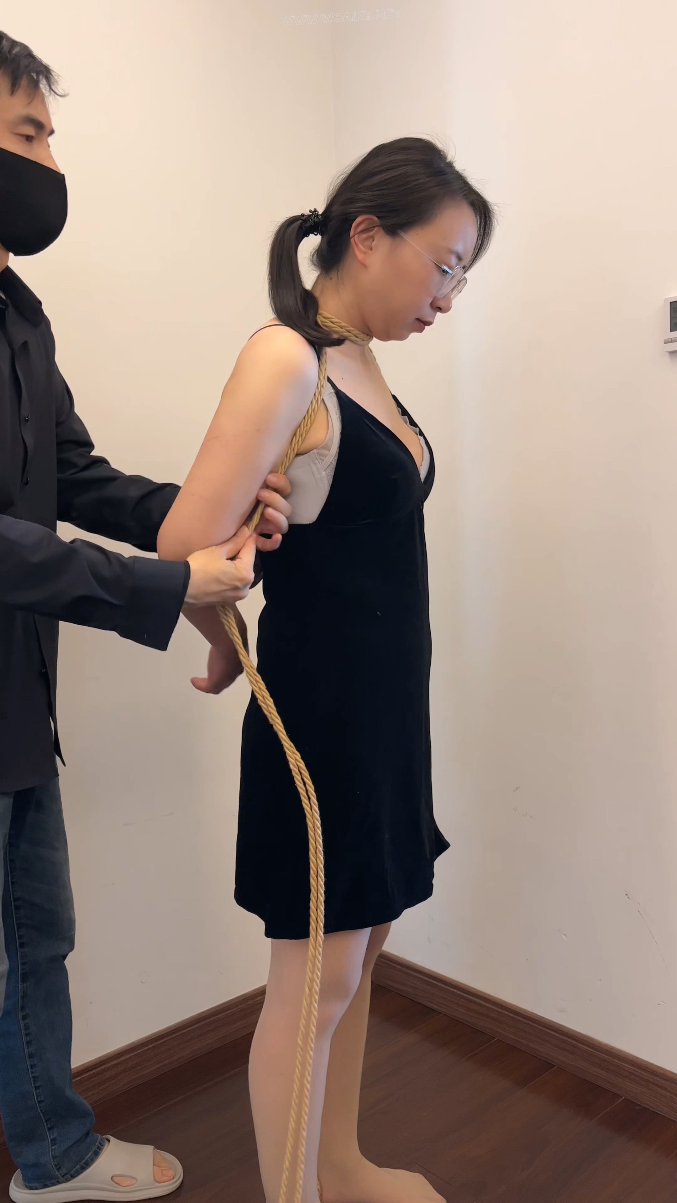 情趣黑色吊带 股绳遛弯 横杆固定四肢 股绳挑逗 AMB强高到虚脱 预览图