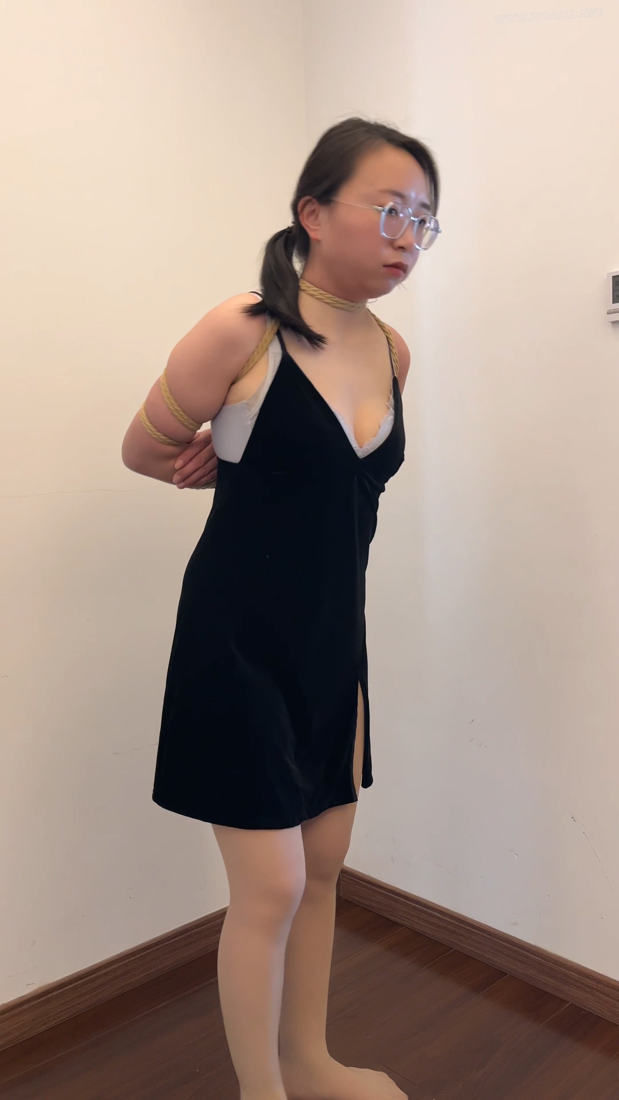 情趣黑色吊带 股绳遛弯 横杆固定四肢 股绳挑逗 AMB强高到虚脱 预览图