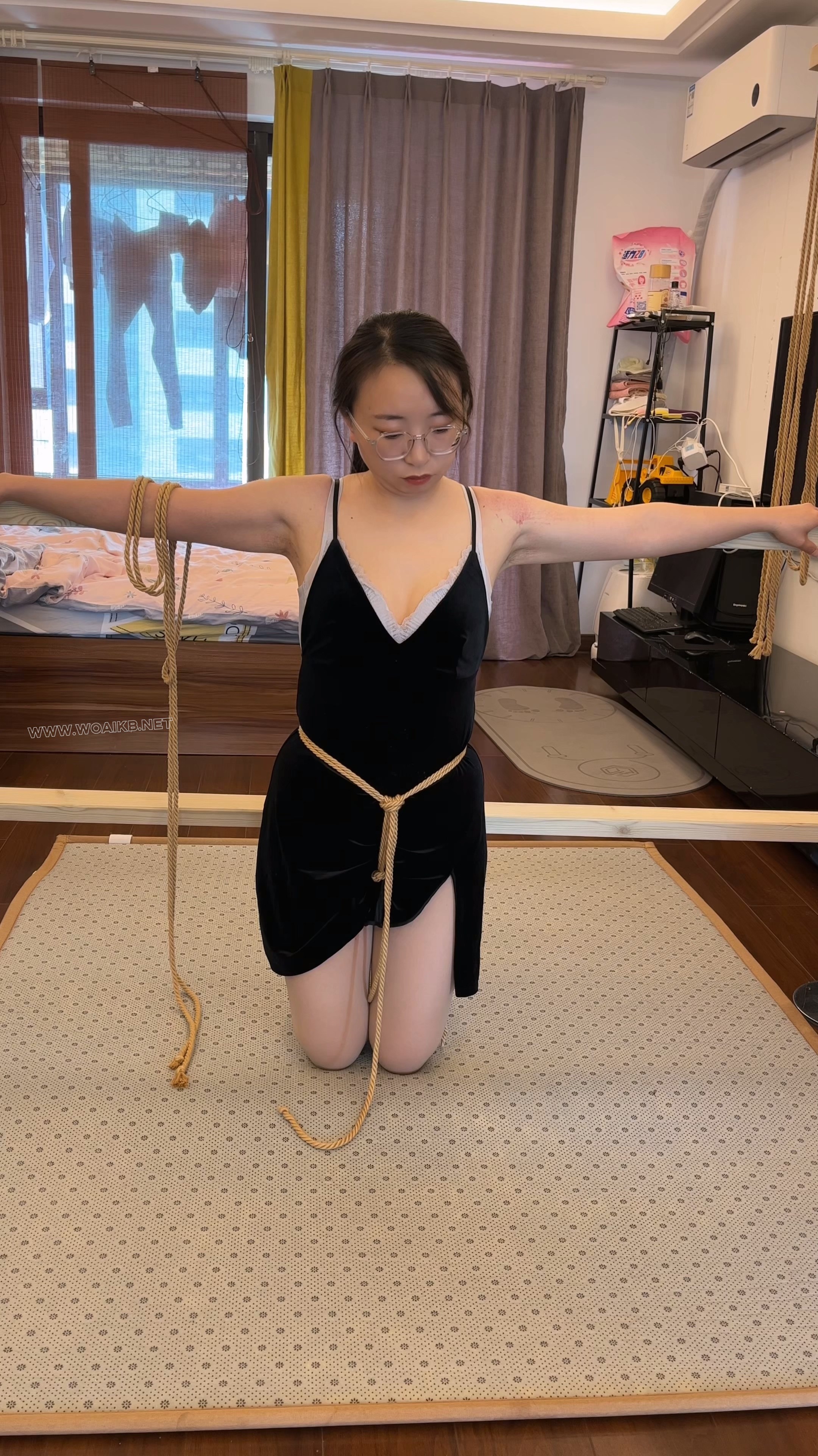 情趣黑色吊带 股绳遛弯 横杆固定四肢 股绳挑逗 AMB强高到虚脱 预览图