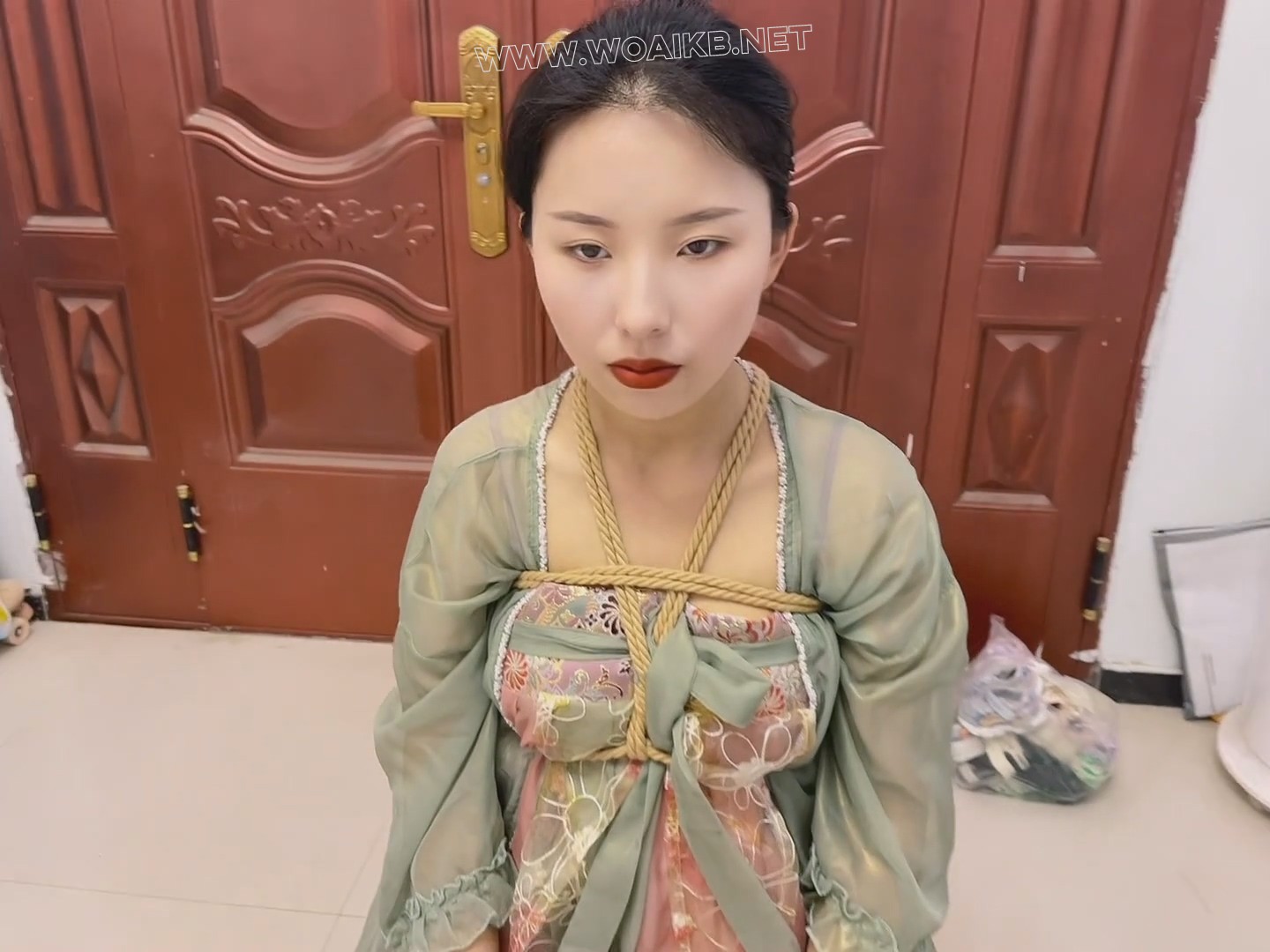 绿衣汉服慧慧与深喉y具口球的较量 嘴唇多次紧紧闭合 堵嘴口水福利 封面图