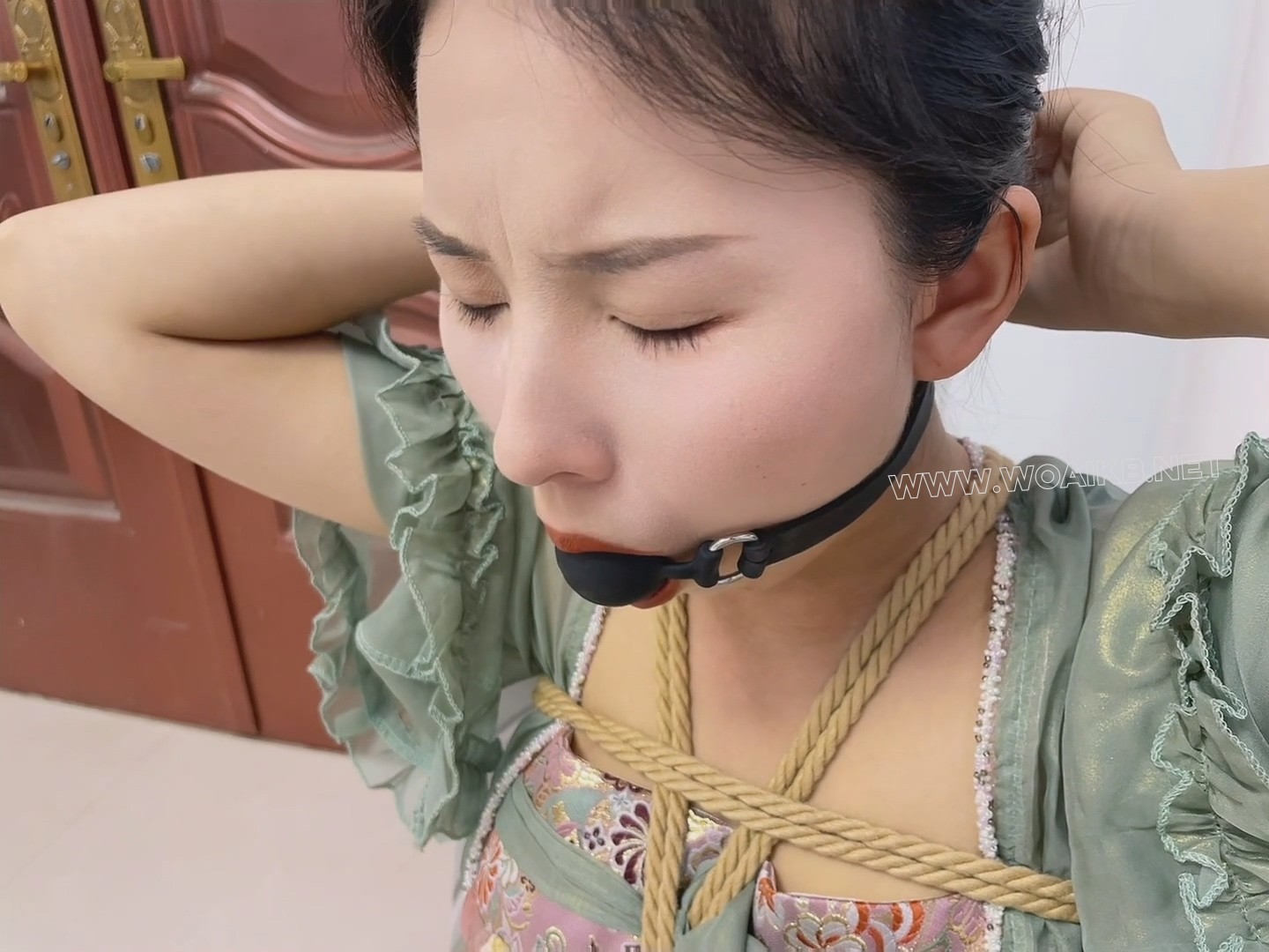 绿衣汉服慧慧与深喉y具口球的较量 嘴唇多次紧紧闭合 堵嘴口水福利 预览图