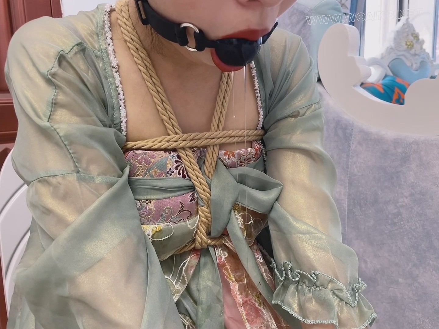 绿衣汉服慧慧与深喉y具口球的较量 嘴唇多次紧紧闭合 堵嘴口水福利 预览图