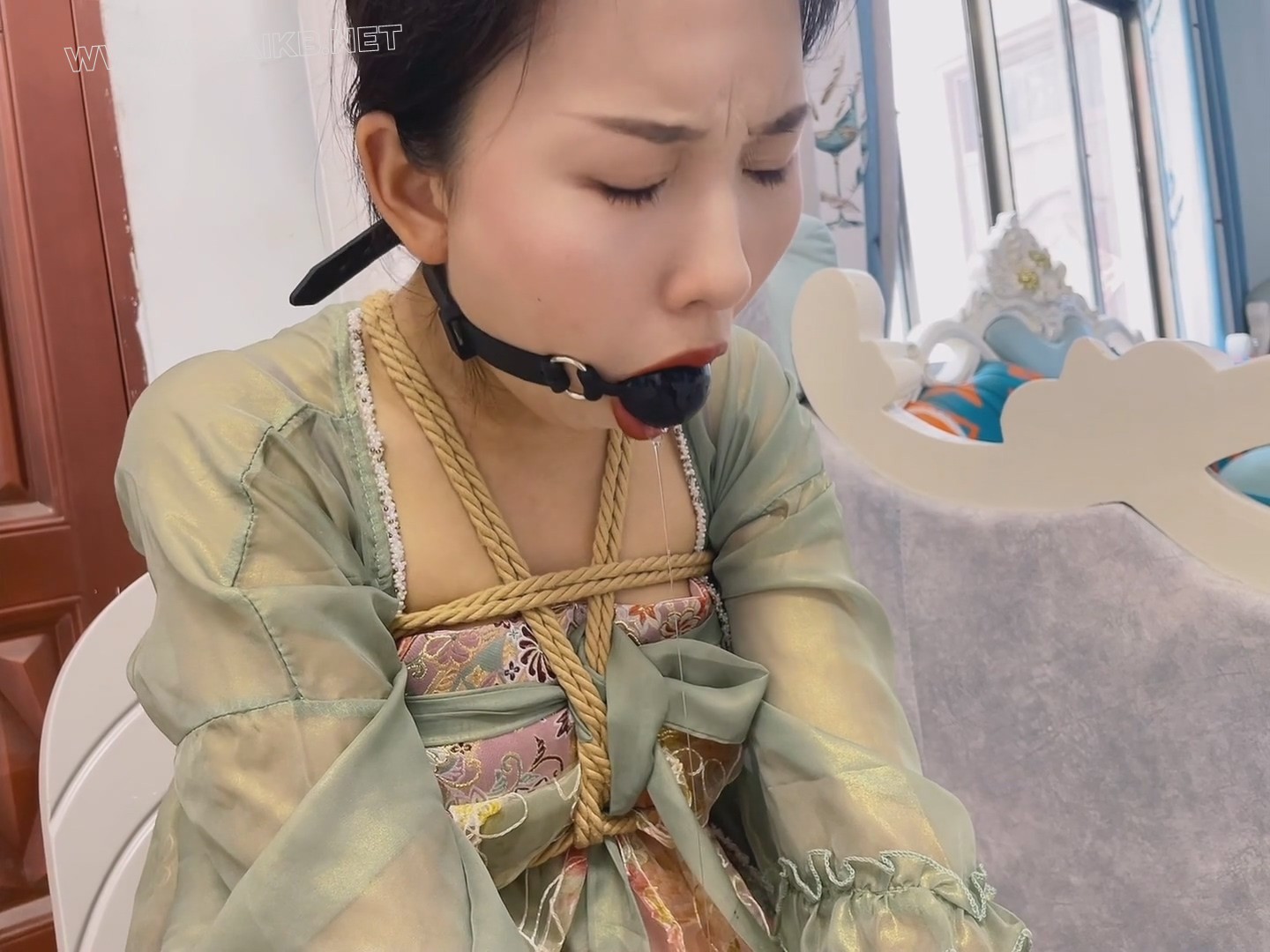 绿衣汉服慧慧与深喉y具口球的较量 嘴唇多次紧紧闭合 堵嘴口水福利 预览图
