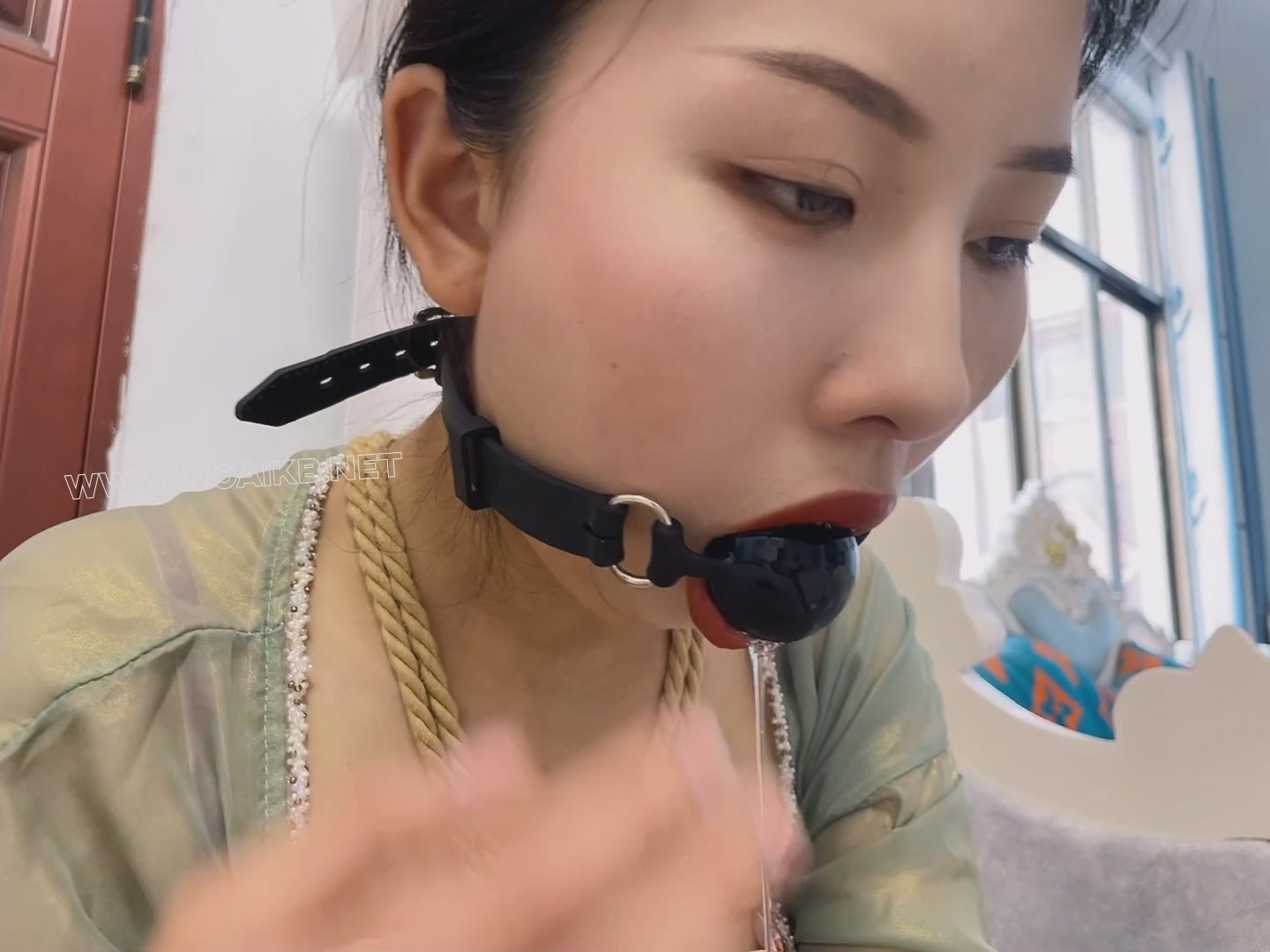 绿衣汉服慧慧与深喉y具口球的较量 嘴唇多次紧紧闭合 堵嘴口水福利 预览图