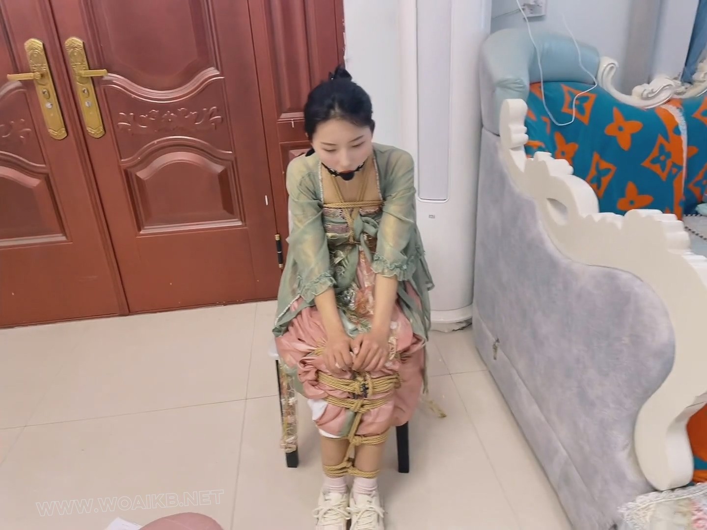 绿衣汉服慧慧与深喉y具口球的较量 嘴唇多次紧紧闭合 堵嘴口水福利 预览图