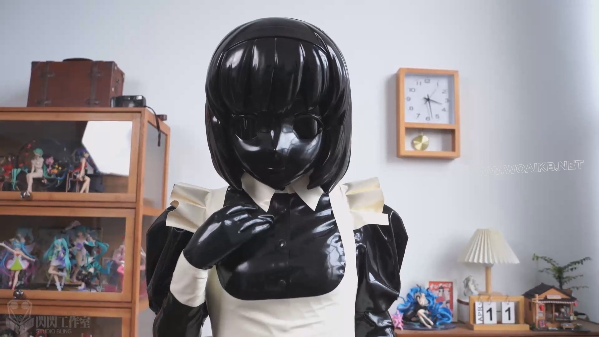 乳胶女仆-内置震动头套链接在主人胯裆-绝对强制的口器和呼控 预览图