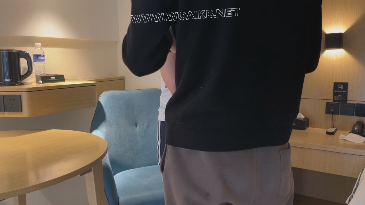 【臭脚妹妹】【体操服白丝白一带】M字腿、口水拉丝，即可爱又诱惑 预览图