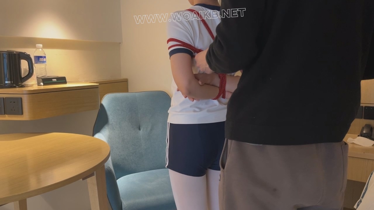 【臭脚妹妹】【体操服白丝白一带】M字腿、口水拉丝，即可爱又诱惑 预览图