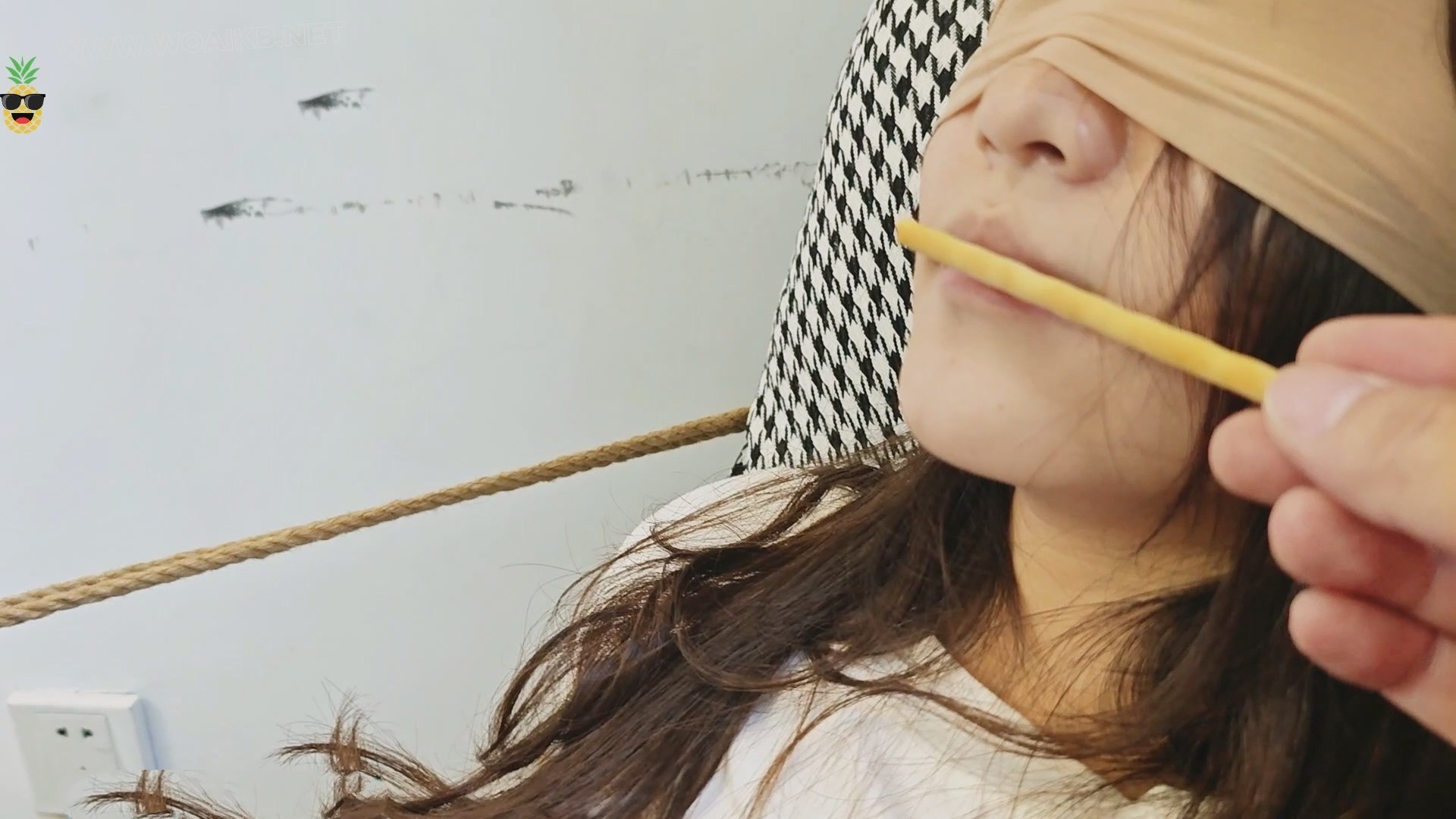 大二学生小依第五集：练瑜伽+捆绑！椅子分腿玩弄！喂食！白袜运动鞋！ 预览图