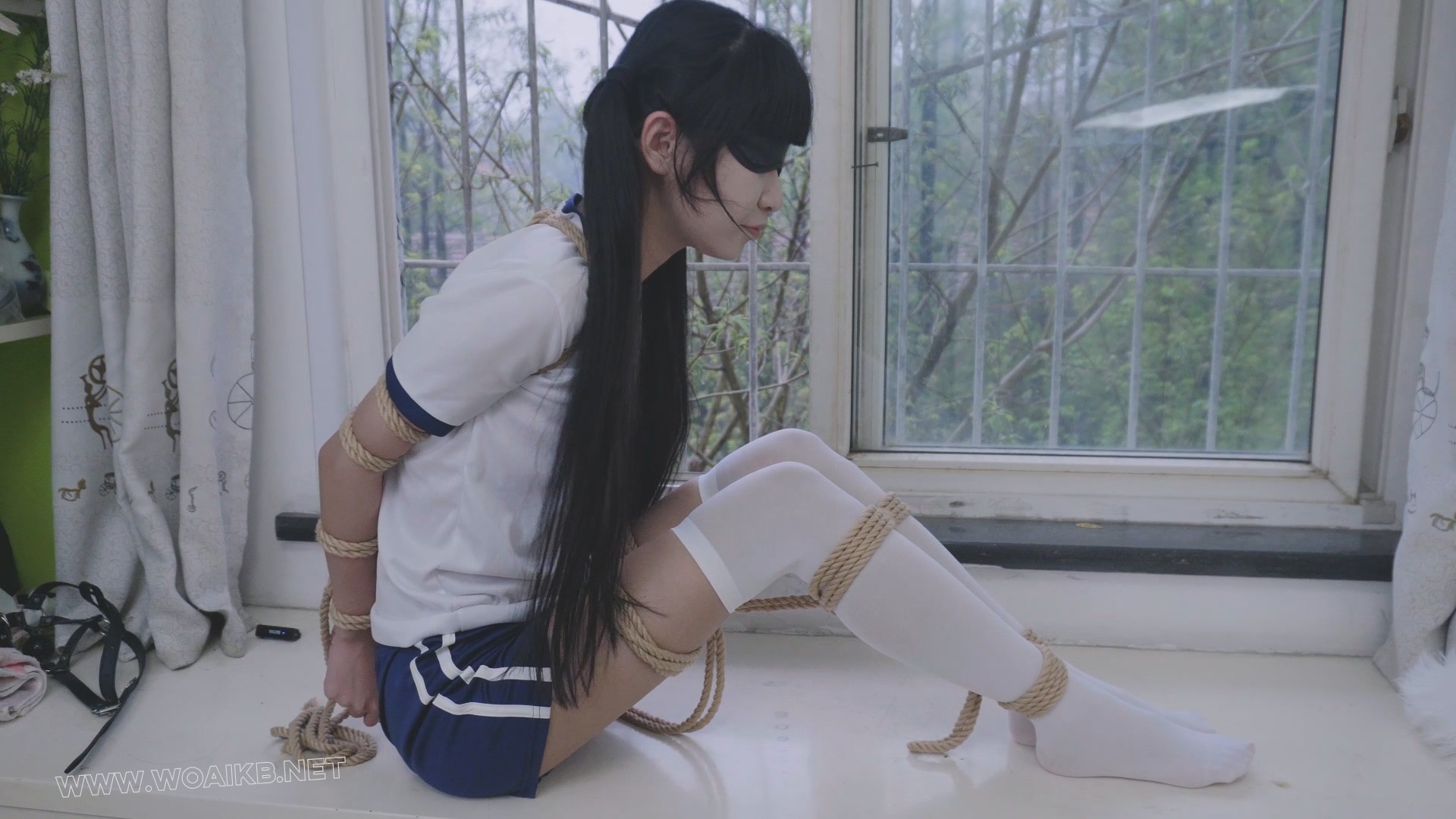 窗前体操服白丝 直臂驷马 预览图