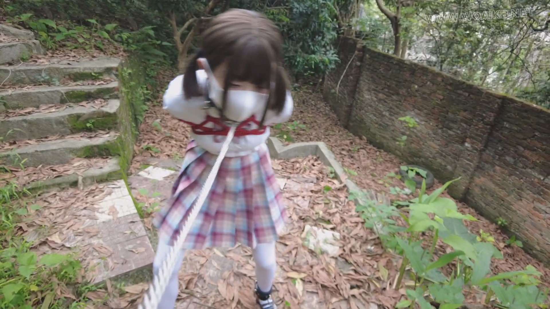 林中少女2 首部户外作品 带你沉浸式体验绑架可爱双马尾JK小姐姐的爽感 林中押解 林 预览图