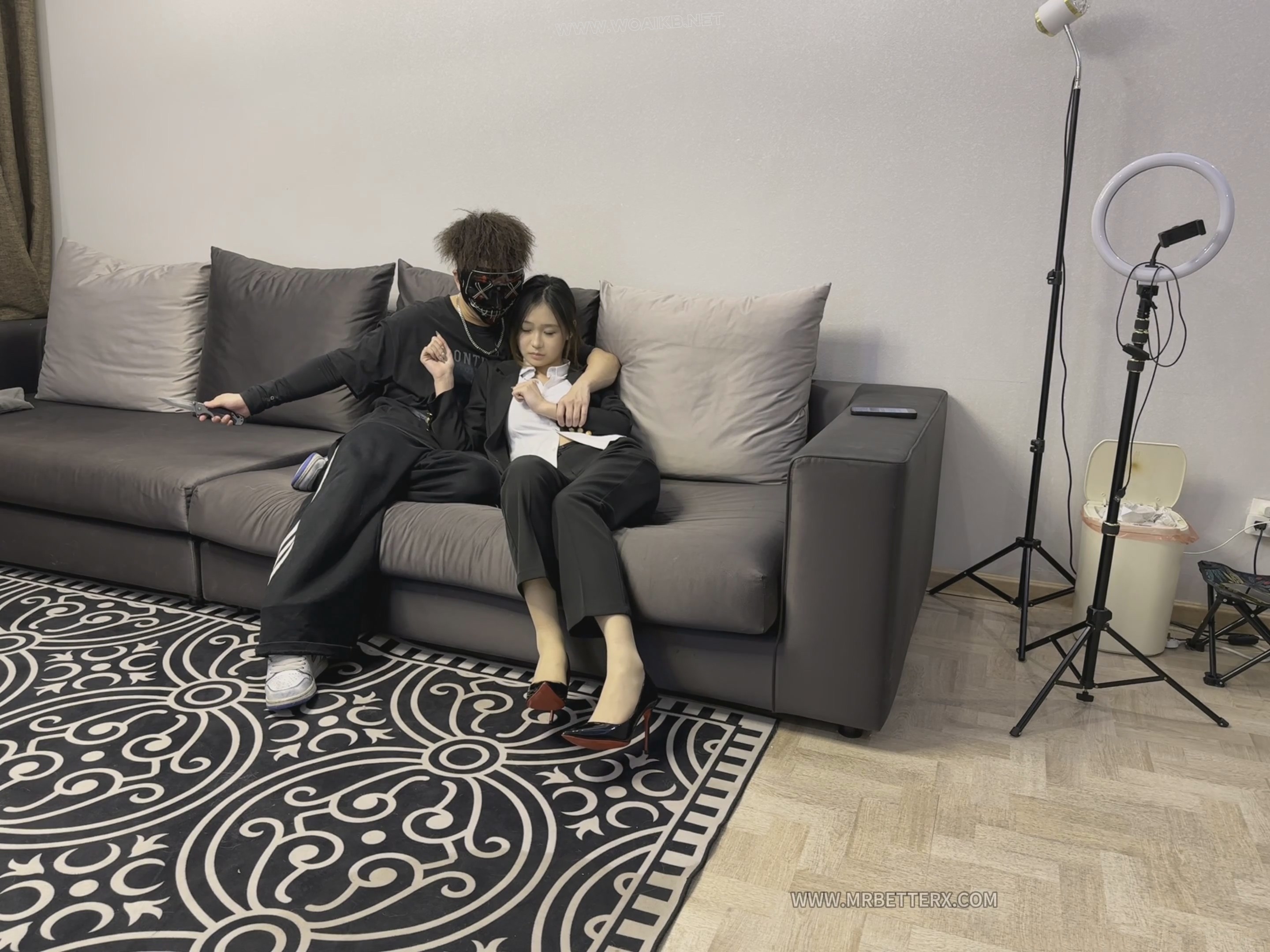 激情调教-上集 女学生遭受凌辱调教，学生校服装、情趣JK装、职业白领装，加上裤里 预览图