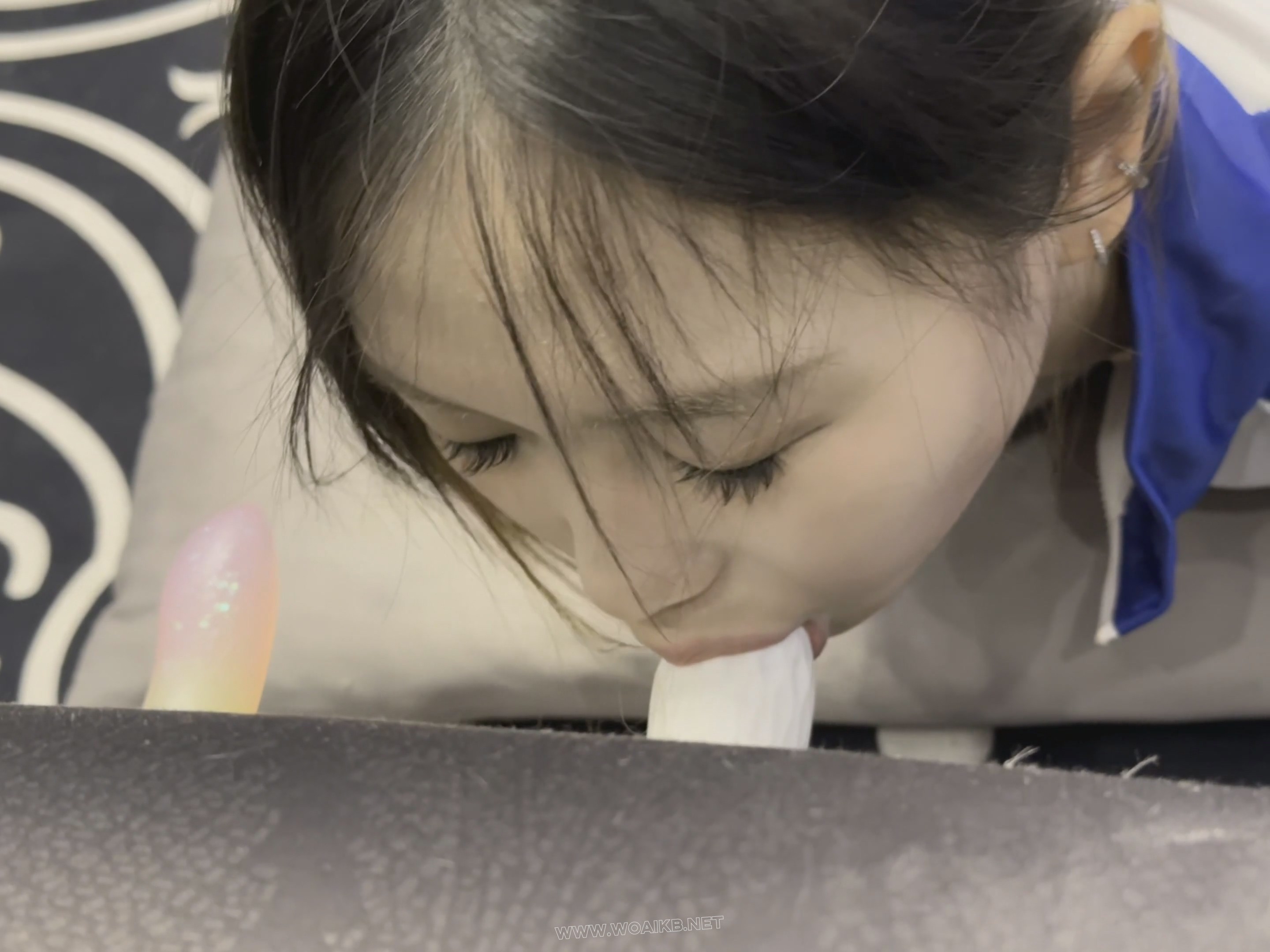 激情调教-上集 女学生遭受凌辱调教，学生校服装、情趣JK装、职业白领装，加上裤里 预览图