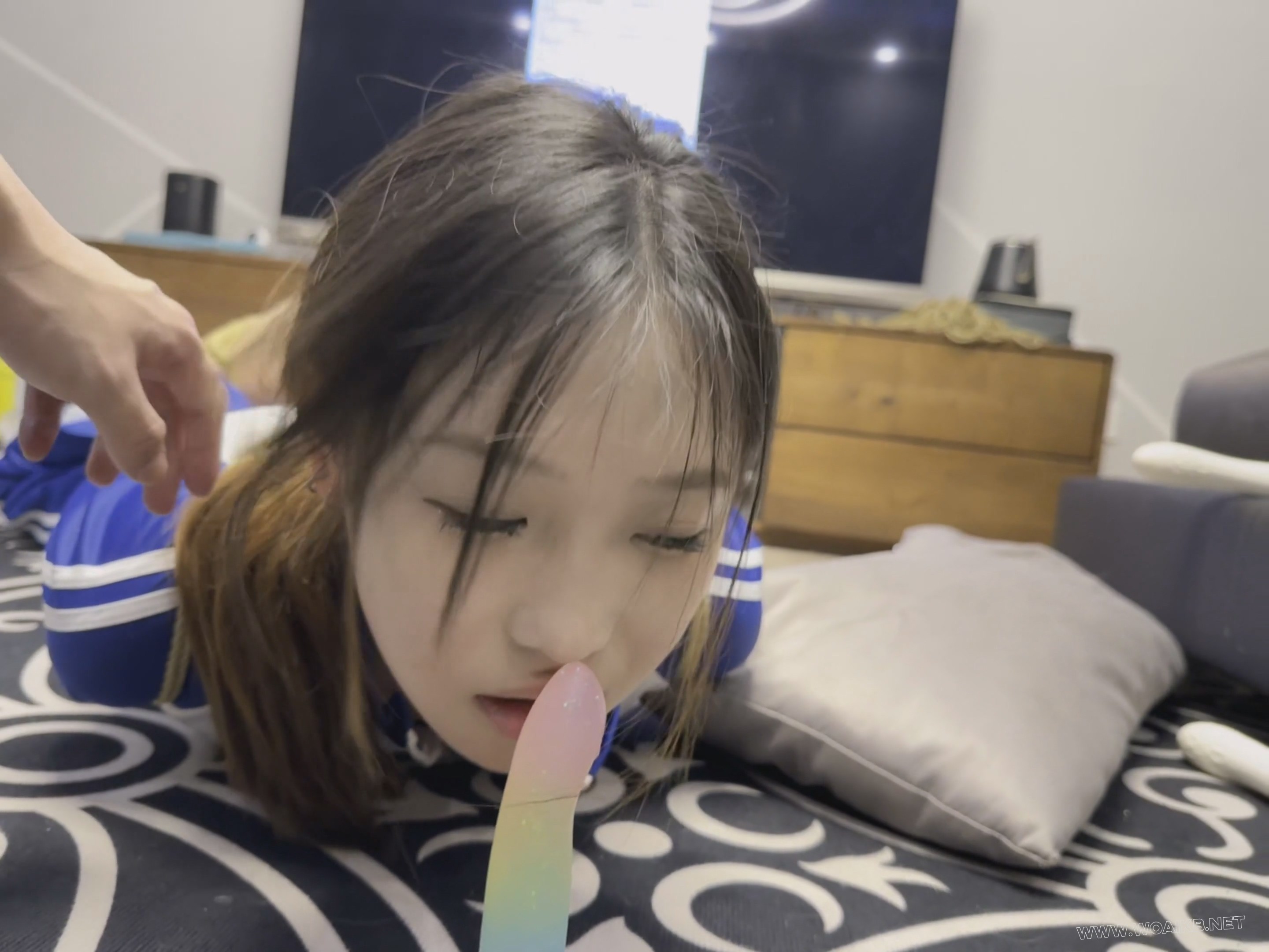 激情调教-上集 女学生遭受凌辱调教，学生校服装、情趣JK装、职业白领装，加上裤里 预览图