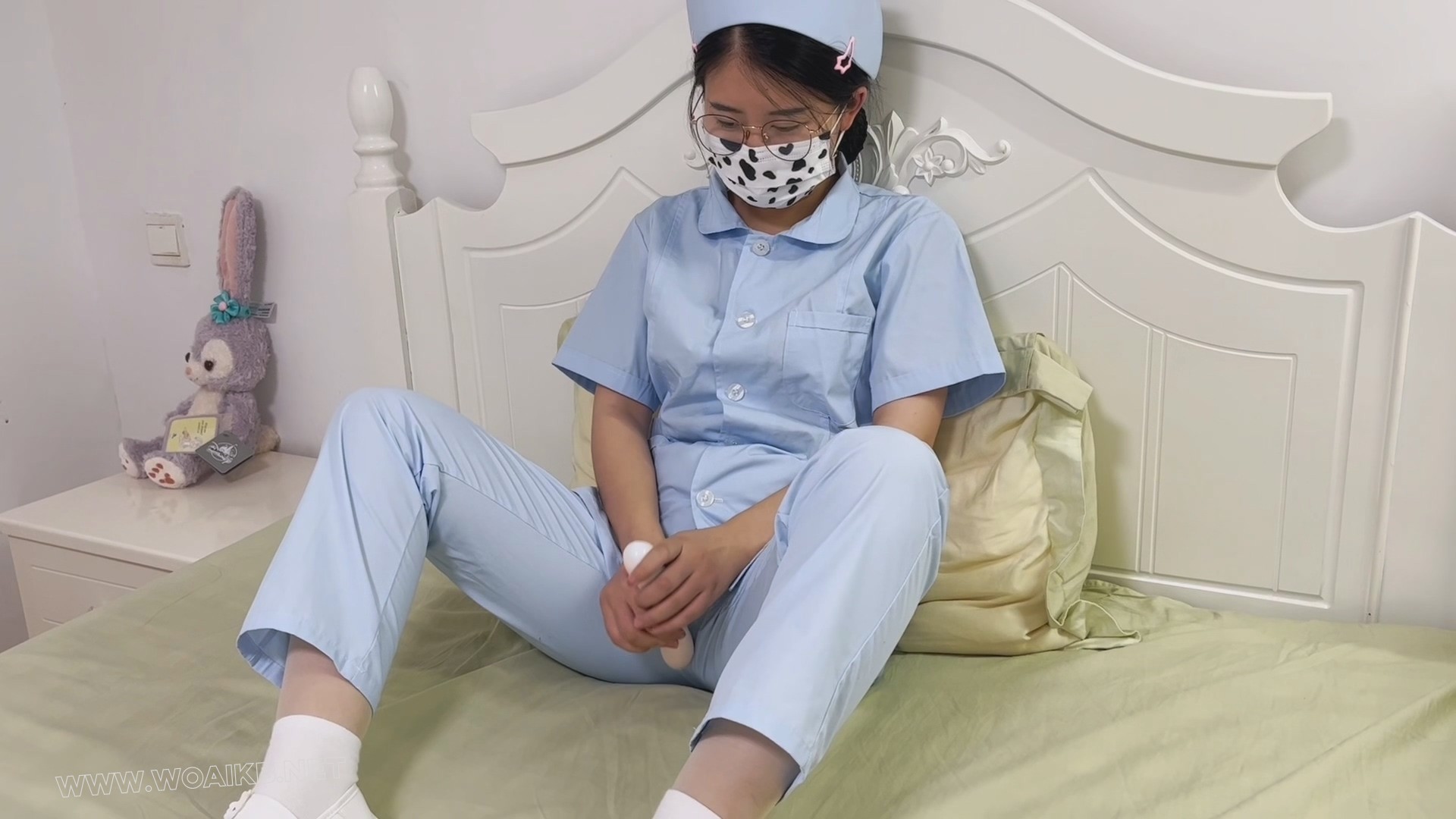 【臭脚妹妹-一家不存在的男科医院】【护士服】【白丝】【裤里丝】 预览图