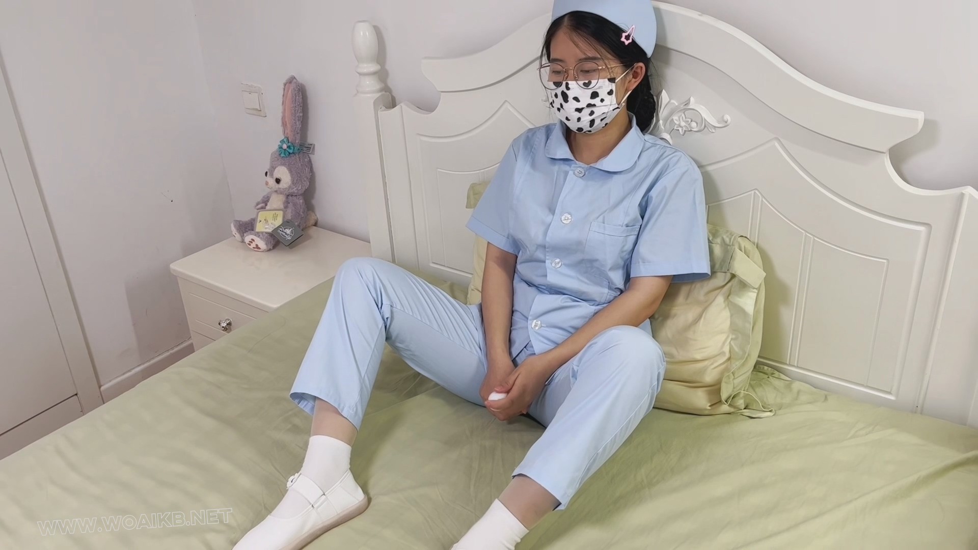 【臭脚妹妹-一家不存在的男科医院】【护士服】【白丝】【裤里丝】 预览图