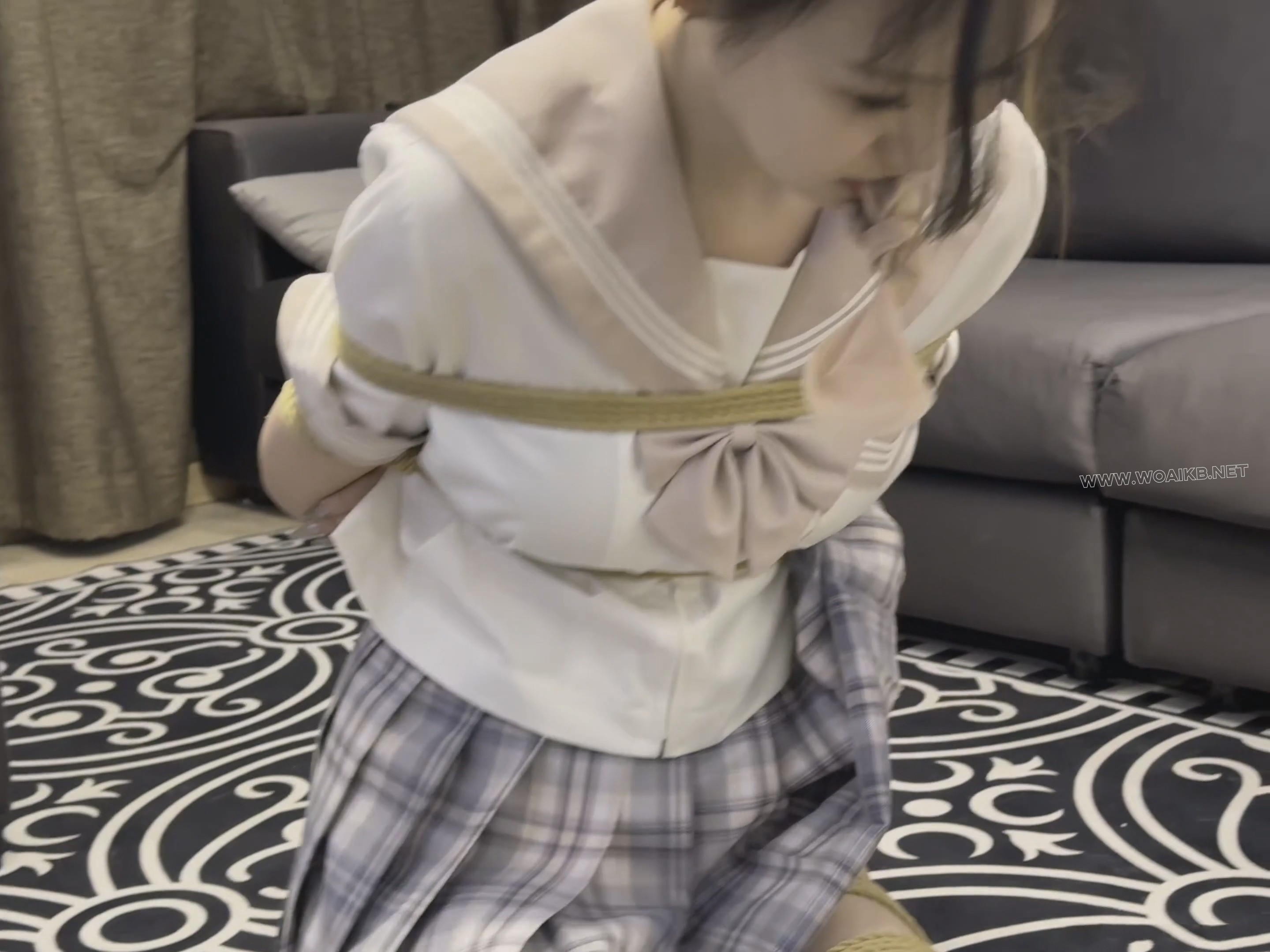 激情调教-下集 倩倩 女学生遭受凌辱调教，学生校服装、情趣JK装、职业白领装，加上 预览图