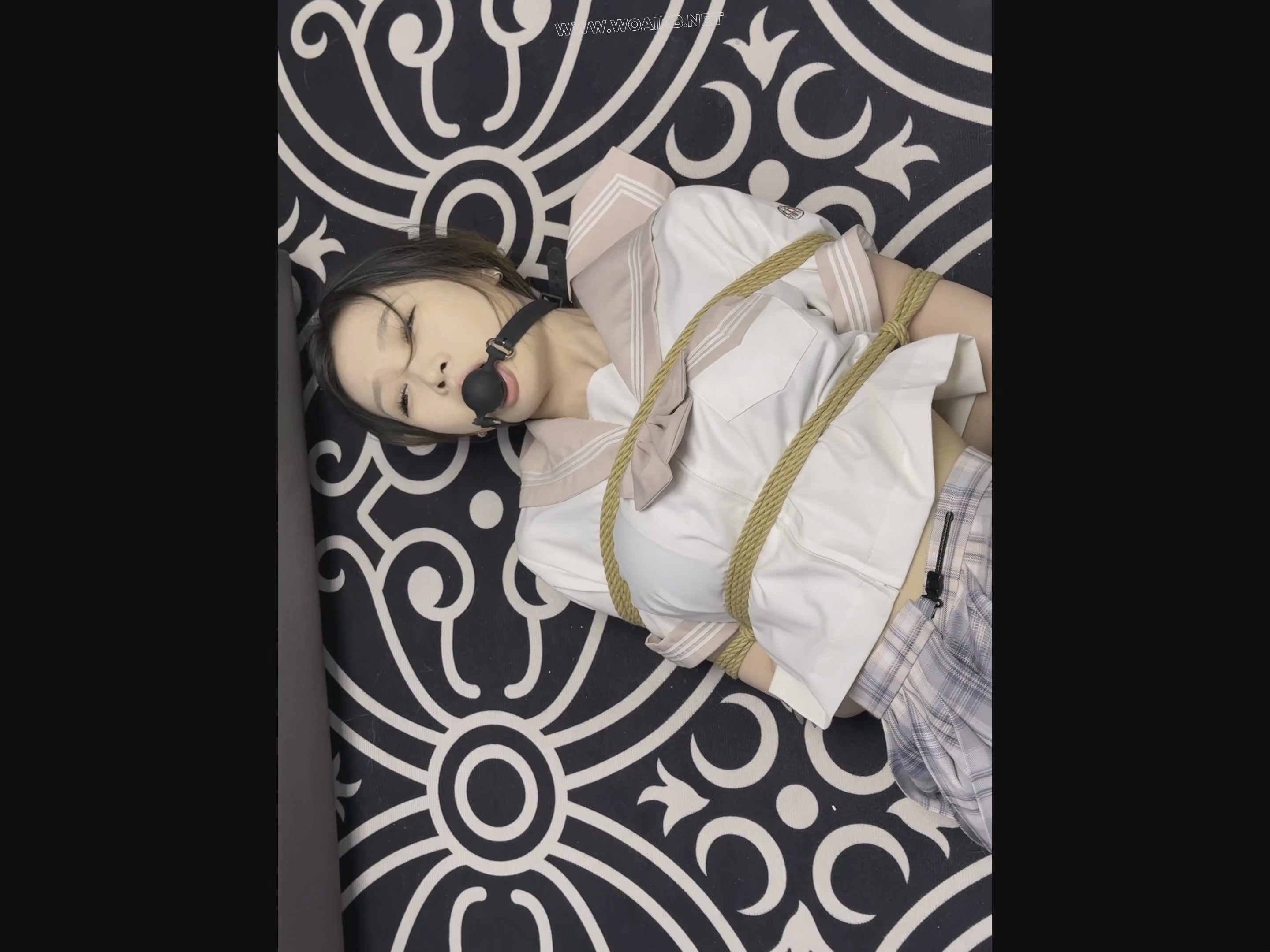 激情调教-下集 倩倩 女学生遭受凌辱调教，学生校服装、情趣JK装、职业白领装，加上 预览图