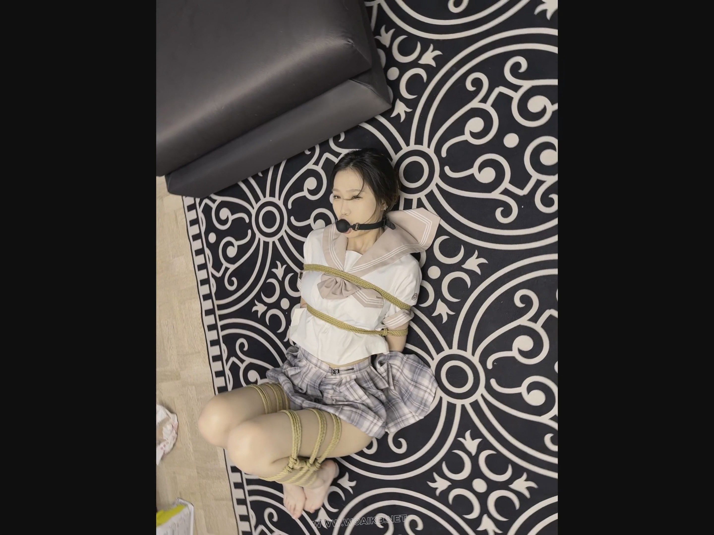 激情调教-下集 倩倩 女学生遭受凌辱调教，学生校服装、情趣JK装、职业白领装，加上 预览图