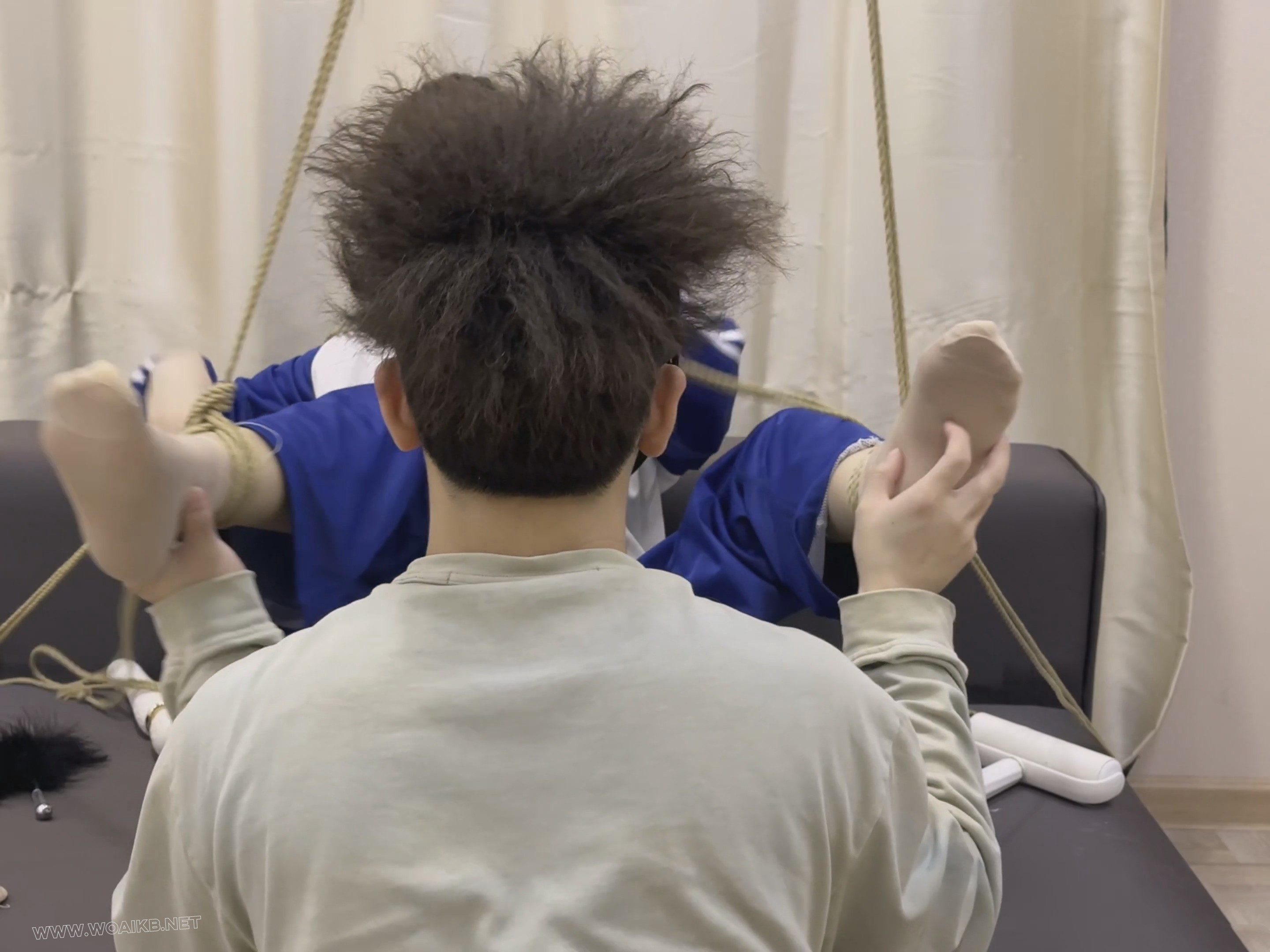 激情调教-下集 倩倩 女学生遭受凌辱调教，学生校服装、情趣JK装、职业白领装，加上 预览图
