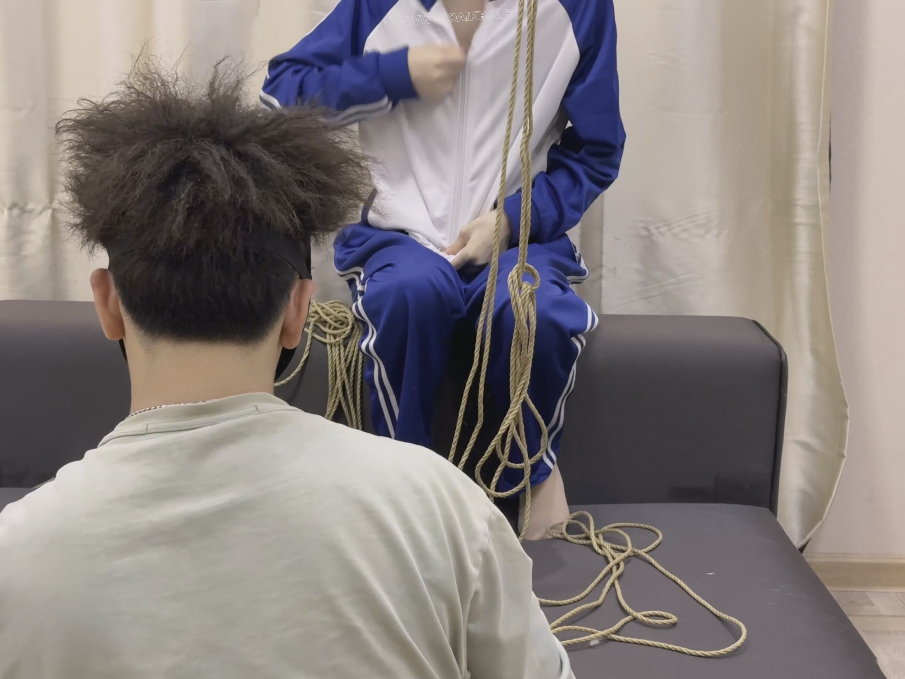 激情调教-下集 倩倩 女学生遭受凌辱调教，学生校服装、情趣JK装、职业白领装，加上 预览图