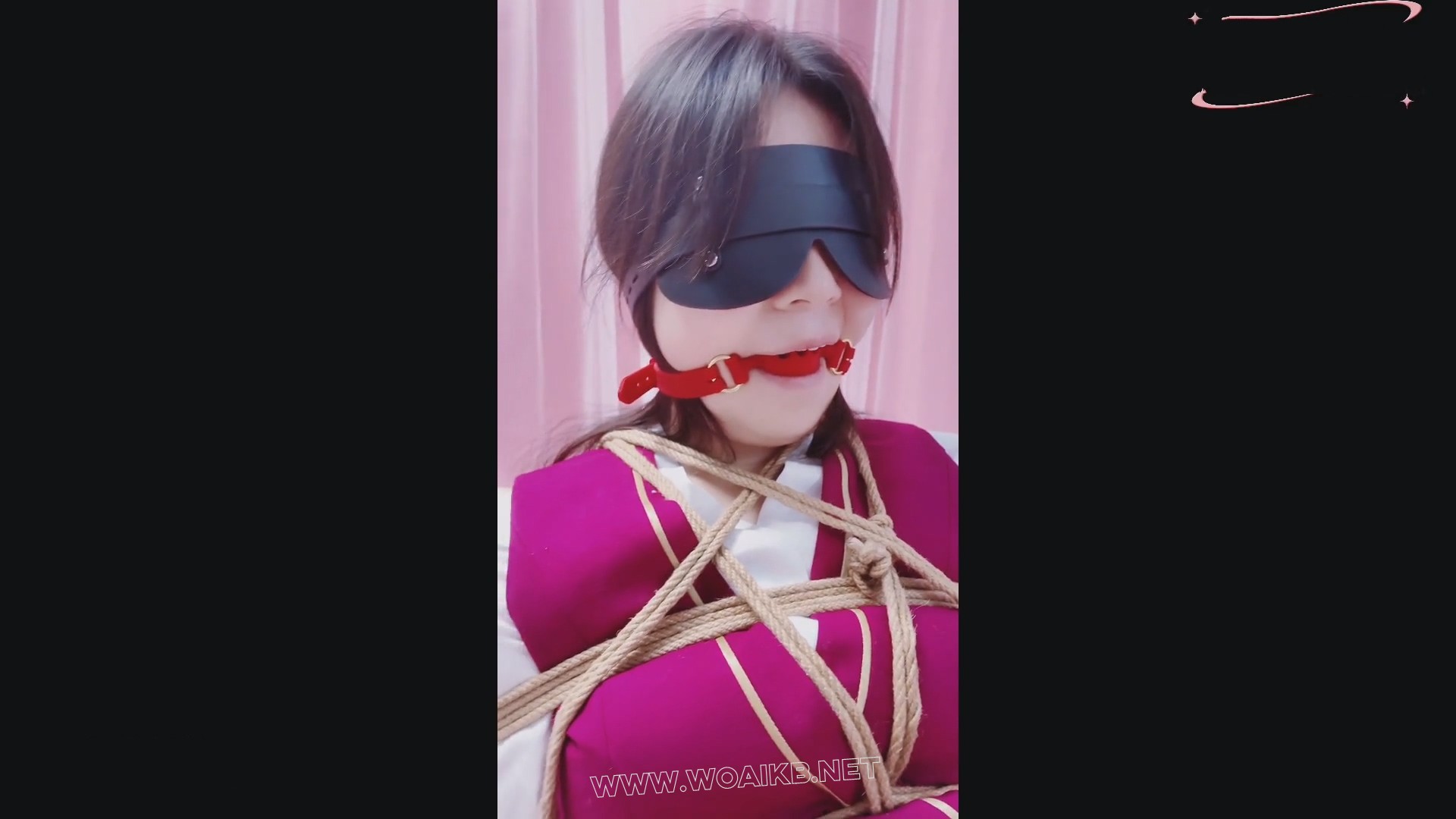 新模试镜-娜娜-侧空红底高跟肉丝空姐 预览图