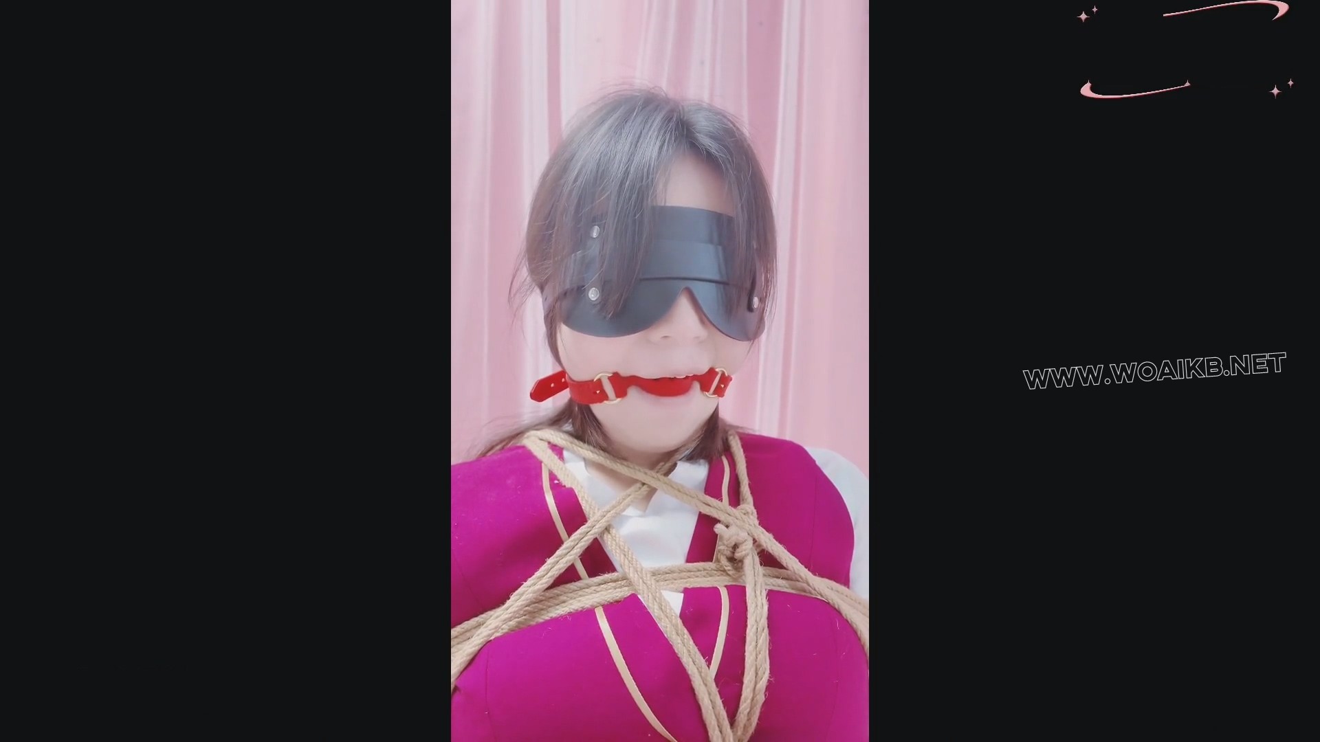 新模试镜-娜娜-侧空红底高跟肉丝空姐 预览图