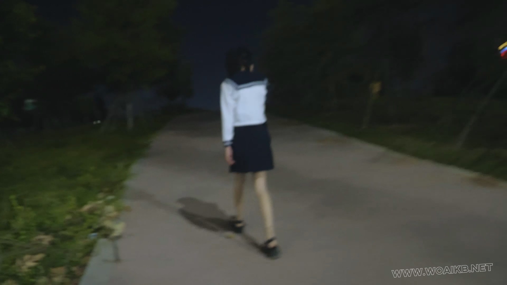 小仆夜晚外出高 晚上带小仆出去玩 jk制服配泳衣的组合十分好看 内置玩具让她边走边… 封面图