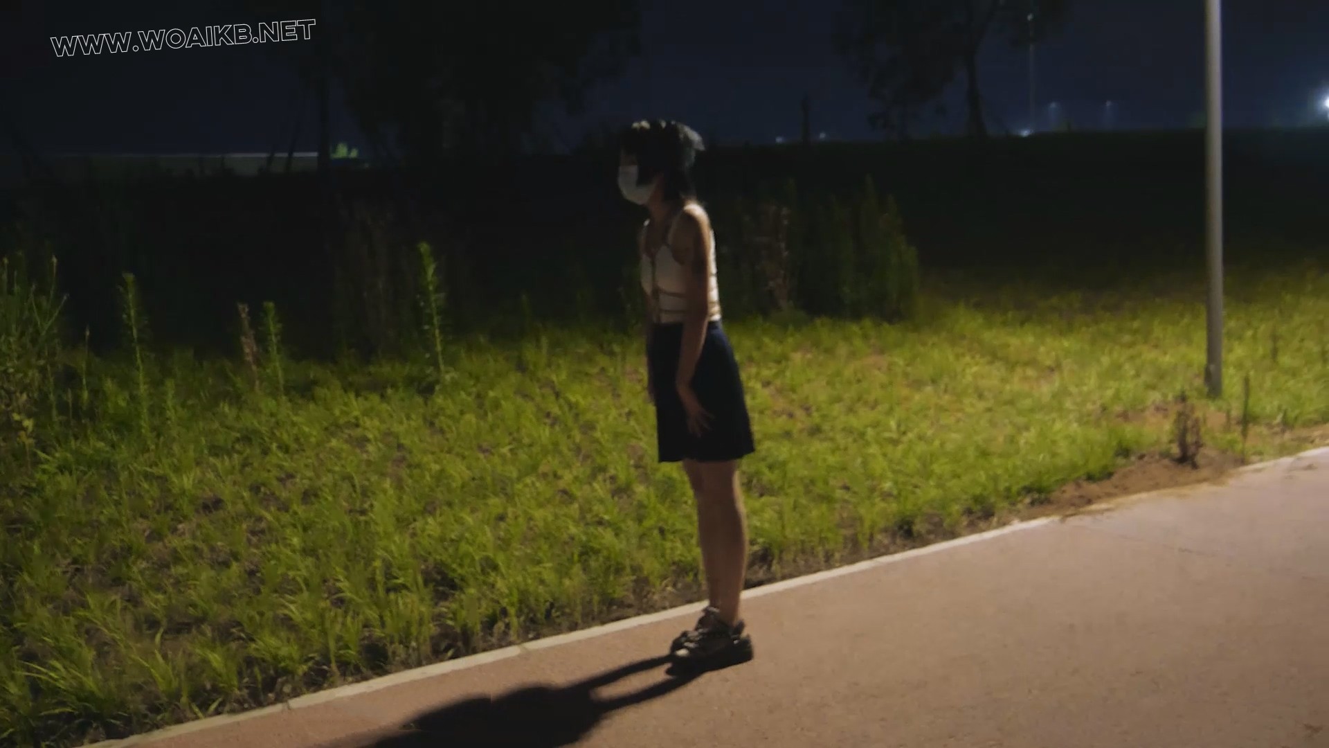 小仆夜晚外出高 晚上带小仆出去玩 jk制服配泳衣的组合十分好看 内置玩具让她边走边 预览图
