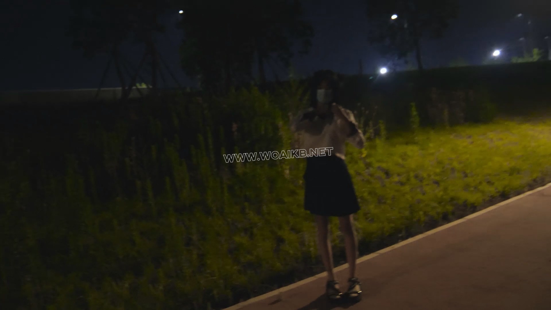 小仆夜晚外出高 晚上带小仆出去玩 jk制服配泳衣的组合十分好看 内置玩具让她边走边 预览图