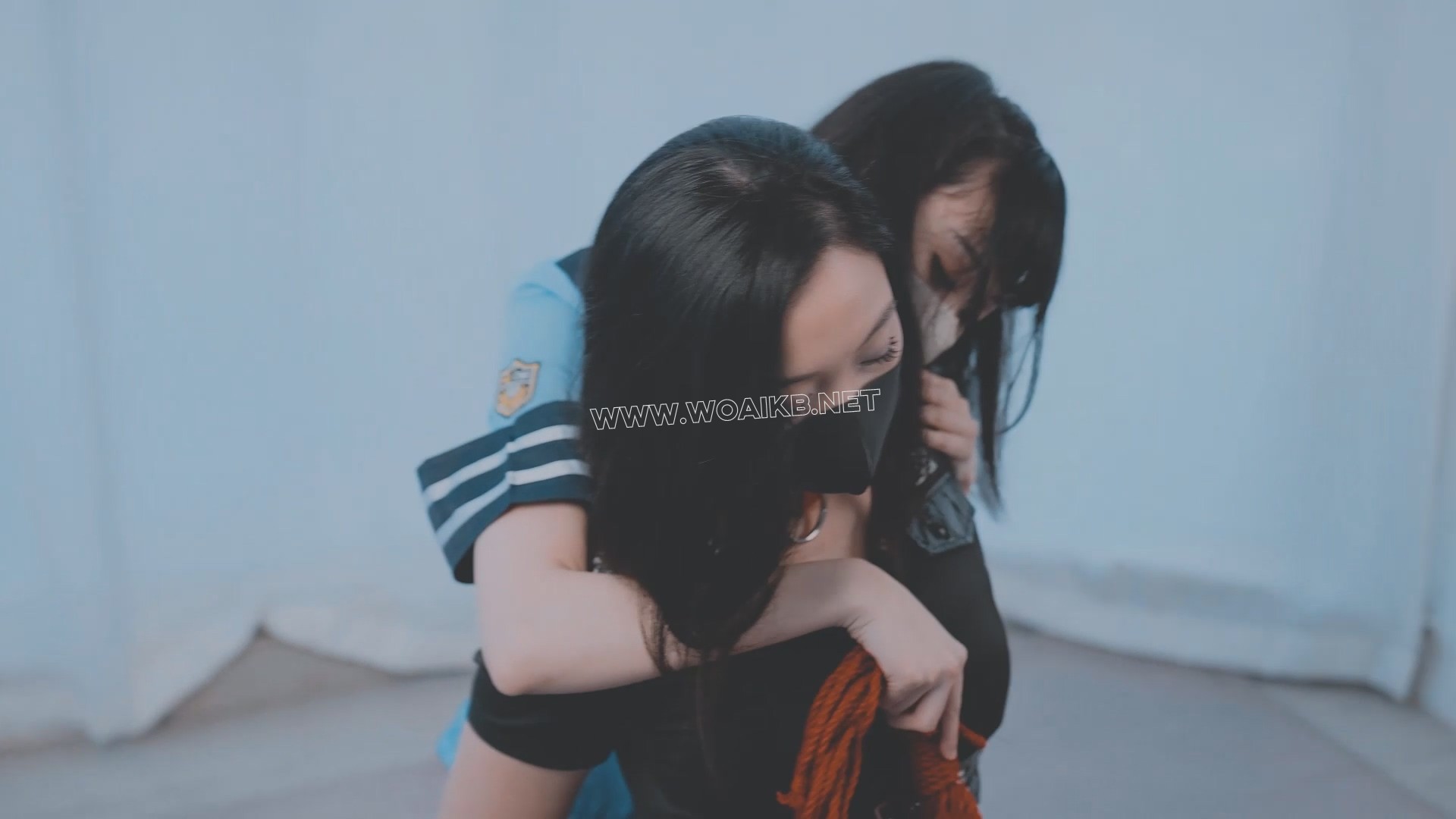 反差！日系甜妹VS美系御姐，瘦弱甜妹捆绑丰满御姐！女女百合，捆绑乱摸！最后双双 预览图