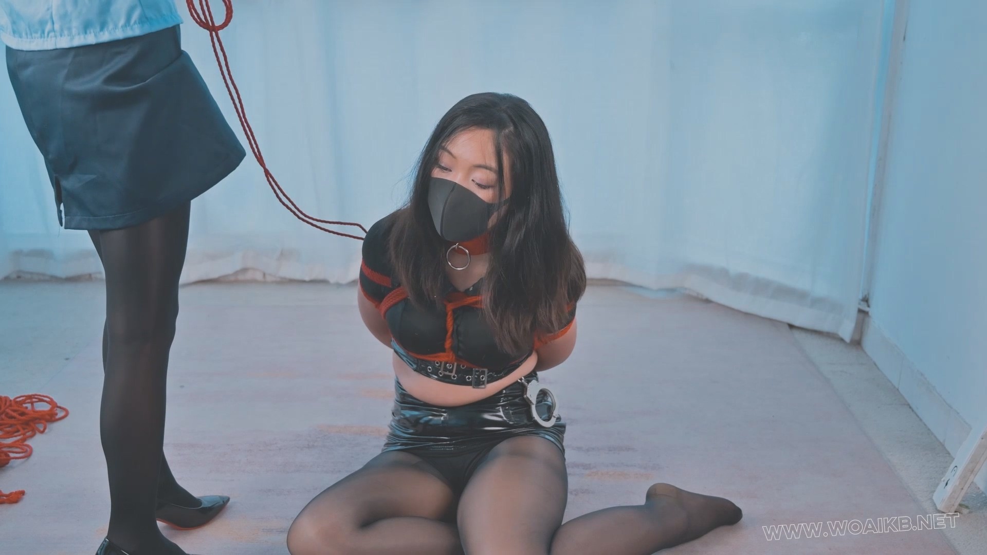 反差！日系甜妹VS美系御姐，瘦弱甜妹捆绑丰满御姐！女女百合，捆绑乱摸！最后双双 预览图