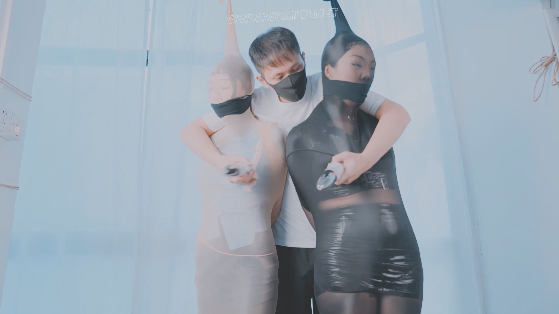 反差！日系甜妹VS美系御姐，瘦弱甜妹捆绑丰满御姐！女女百合，捆绑乱摸！最后双双 预览图