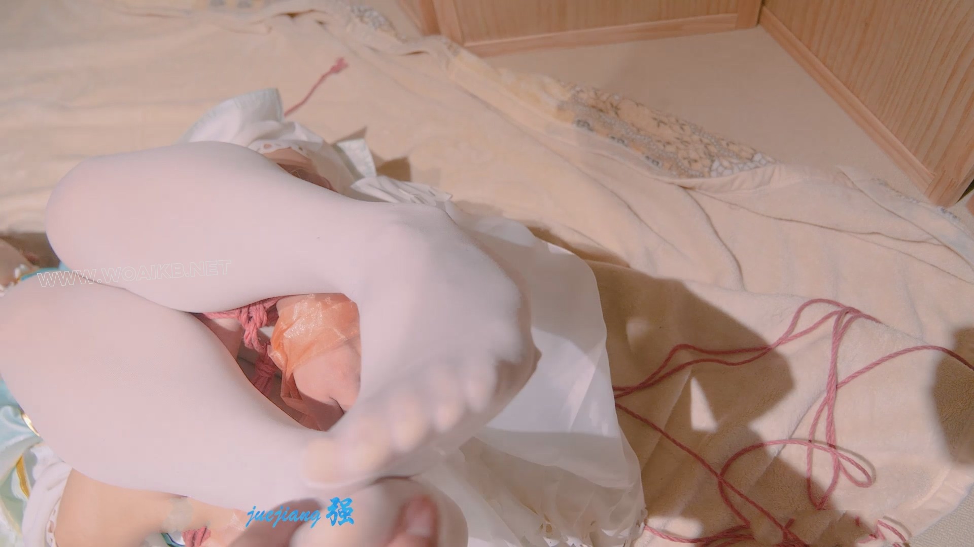 小琦cos西施 被我用奇怪的方式吊起来各种抚摸 貌似这姿势很适合做些奇怪事情了 下 预览图