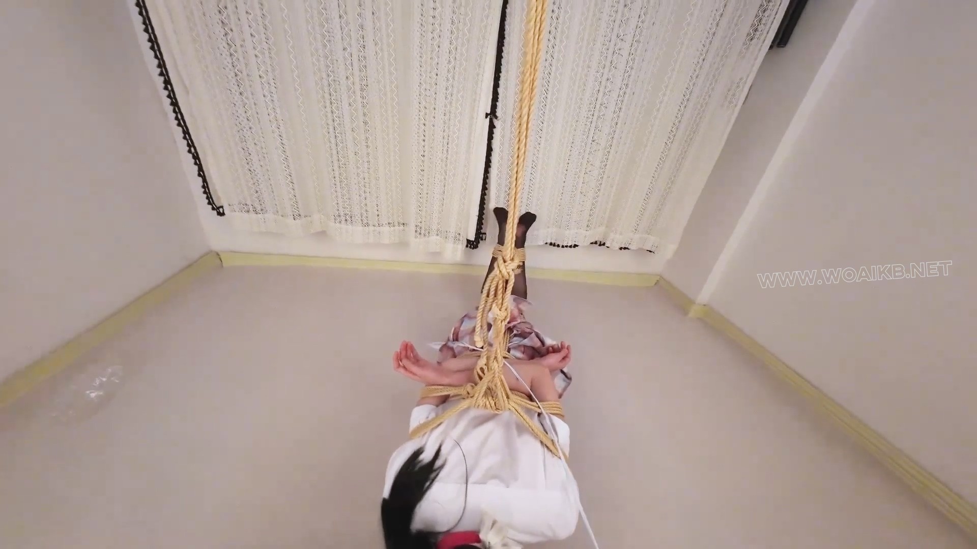 奈奈酱《大口球极限驷马强制GC》在极限驷马和绑上股绳的状态下，把两个蛋 开到最大 预览图