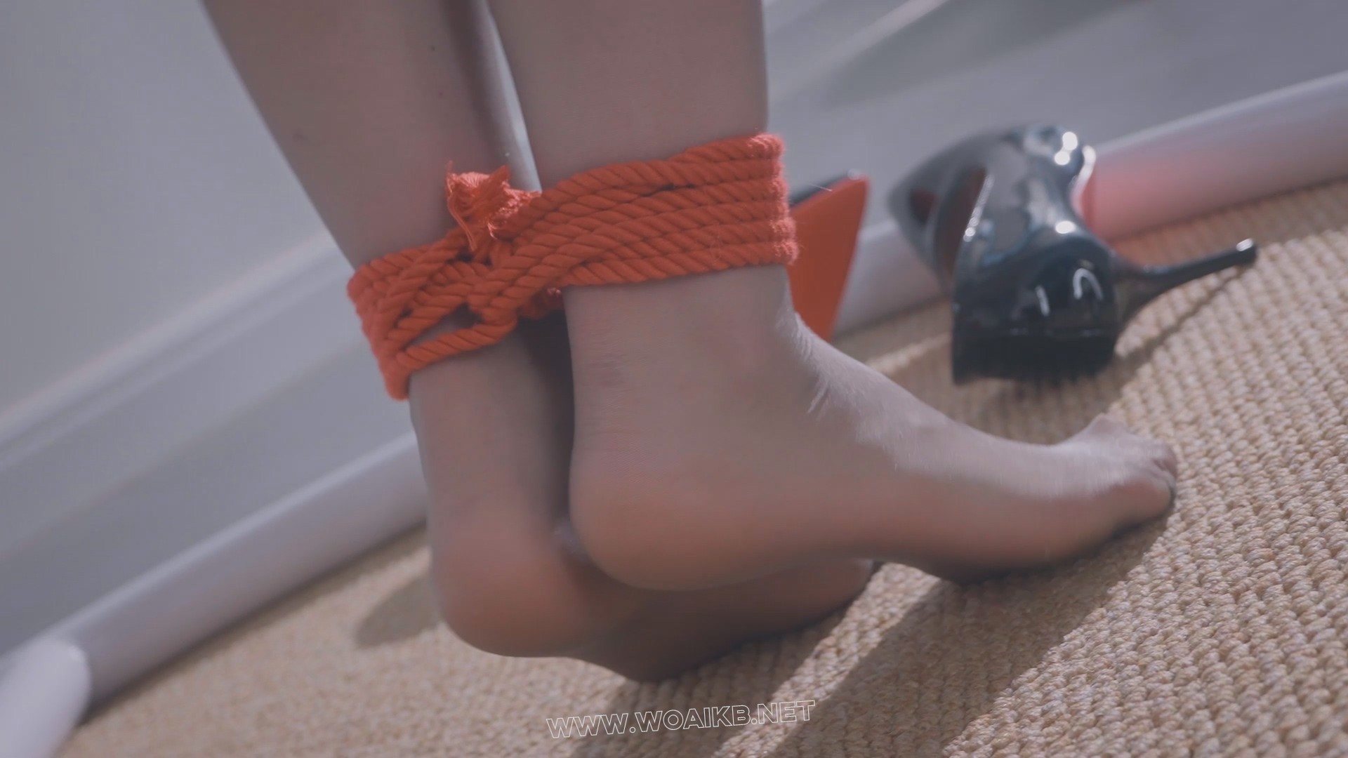 《神圣修女被绑记》第一次被绑的修女看起来十分清纯，没想到私下反差这么大，被红 预览图
