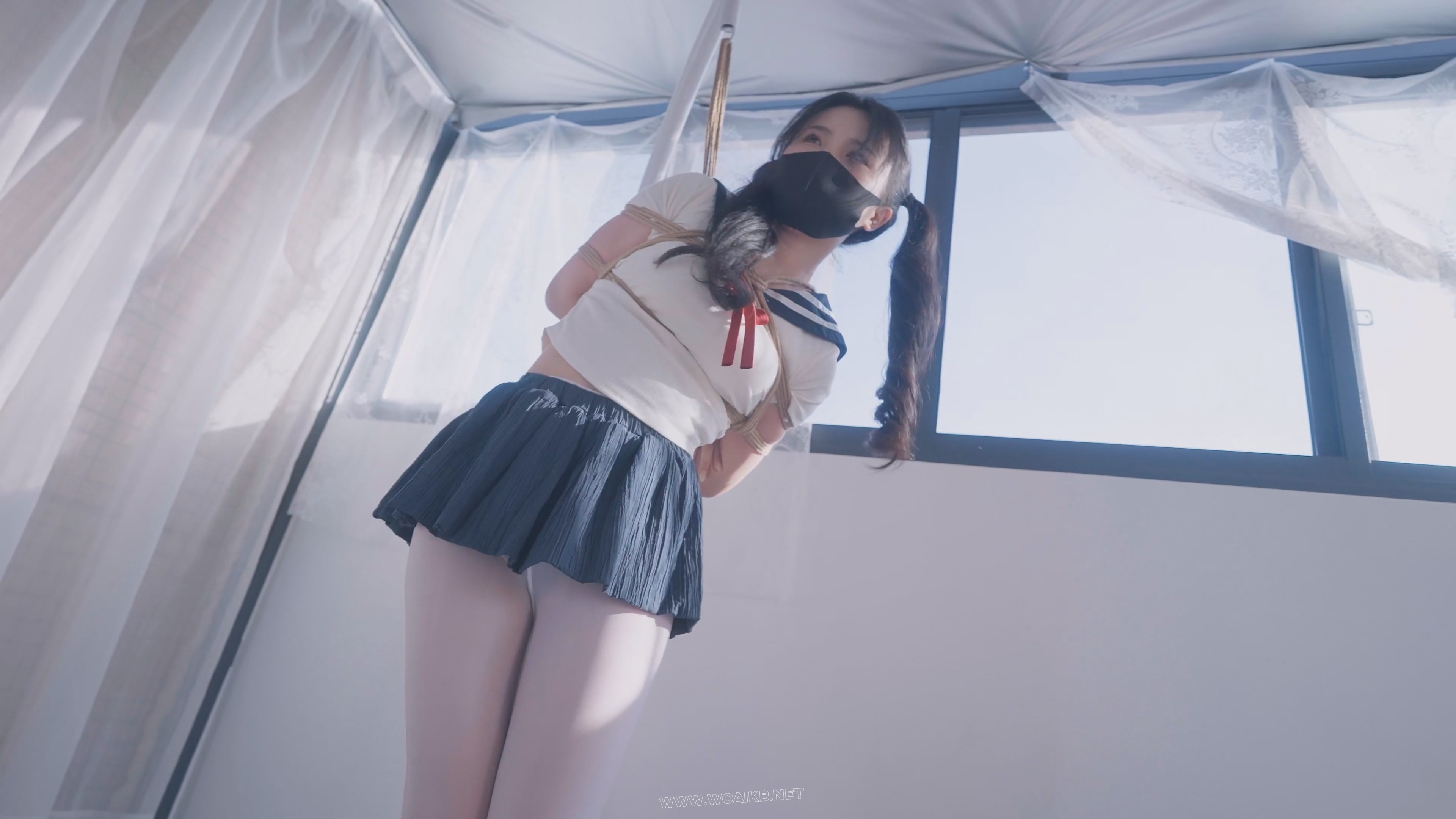 《差生的课后惩罚》课后补习的女同学敲响了老师家的门，没想到被老师在水杯里下了 预览图