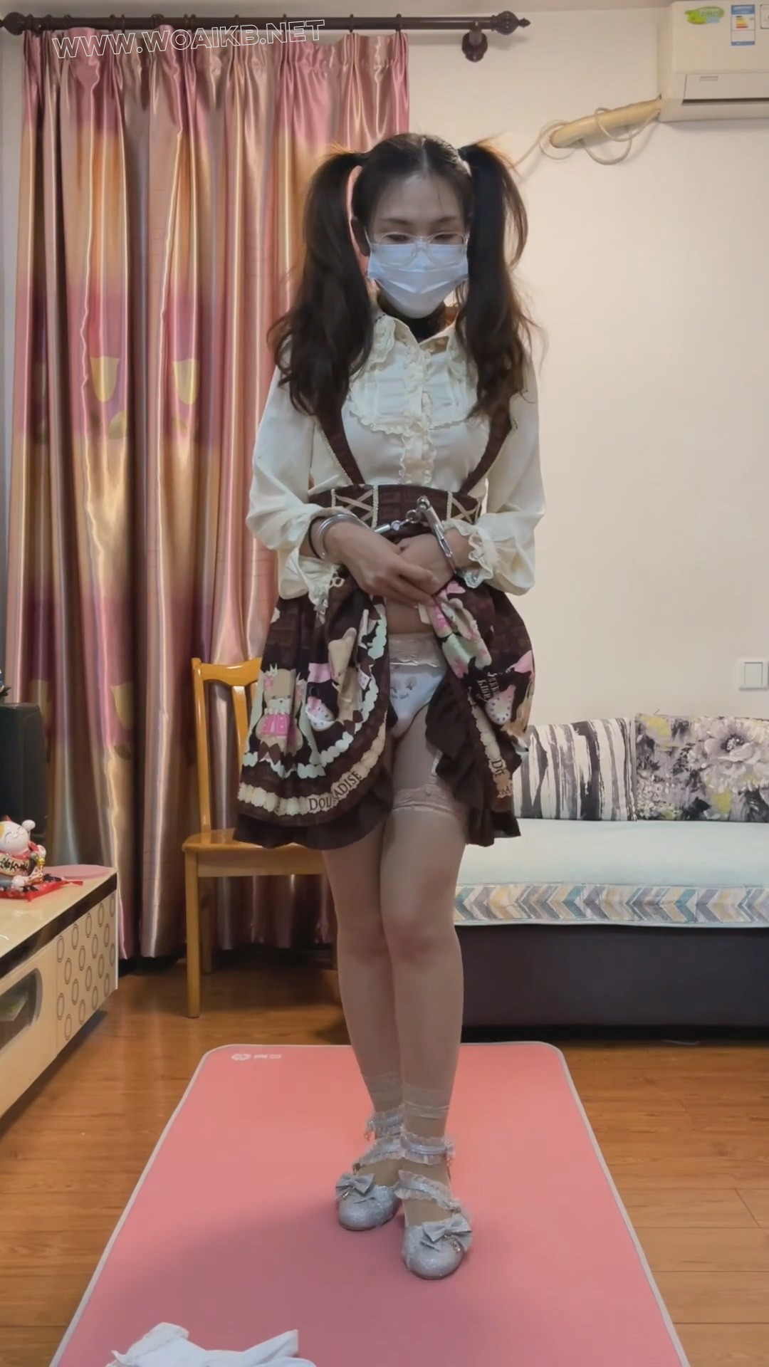 家庭游戏Ⅱ 今天她身着洛丽塔套装，戴着脚铐手铐用玩具在家中给自己小小的奖励，最 预览图
