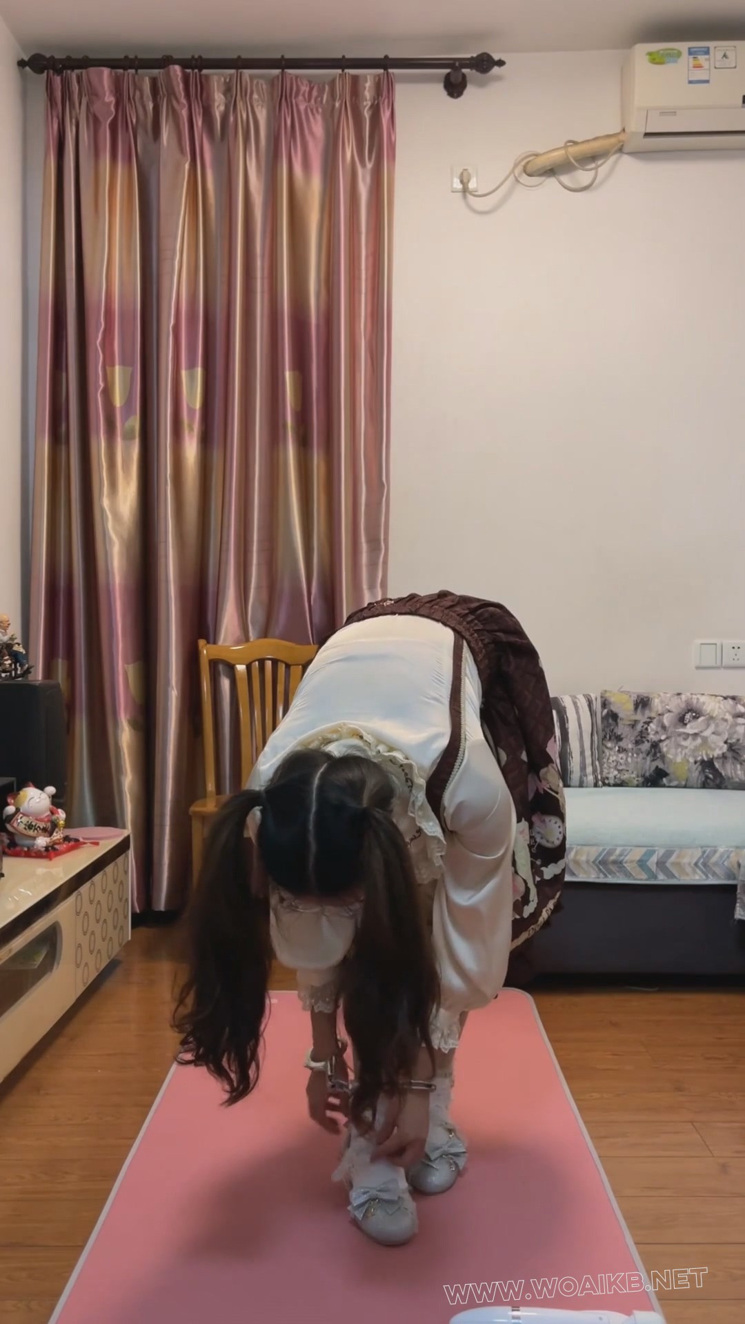 家庭游戏Ⅱ 今天她身着洛丽塔套装，戴着脚铐手铐用玩具在家中给自己小小的奖励，最 预览图