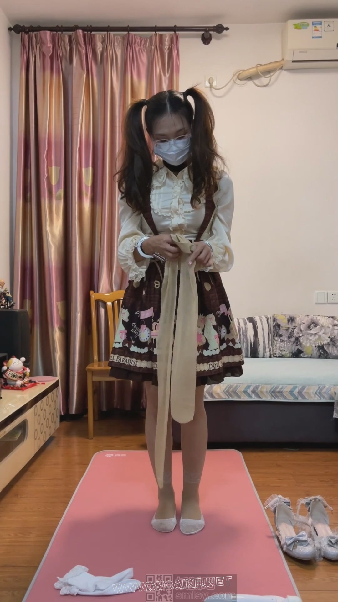 家庭游戏Ⅱ 今天她身着洛丽塔套装，戴着脚铐手铐用玩具在家中给自己小小的奖励，最 预览图