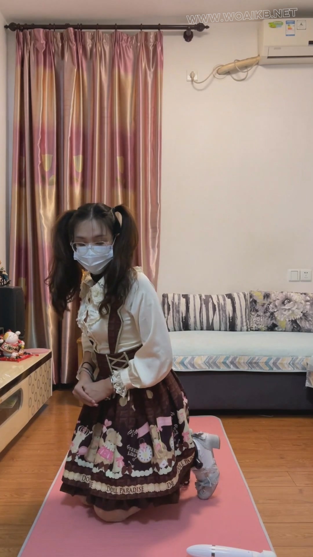 家庭游戏Ⅱ 今天她身着洛丽塔套装，戴着脚铐手铐用玩具在家中给自己小小的奖励，最 预览图
