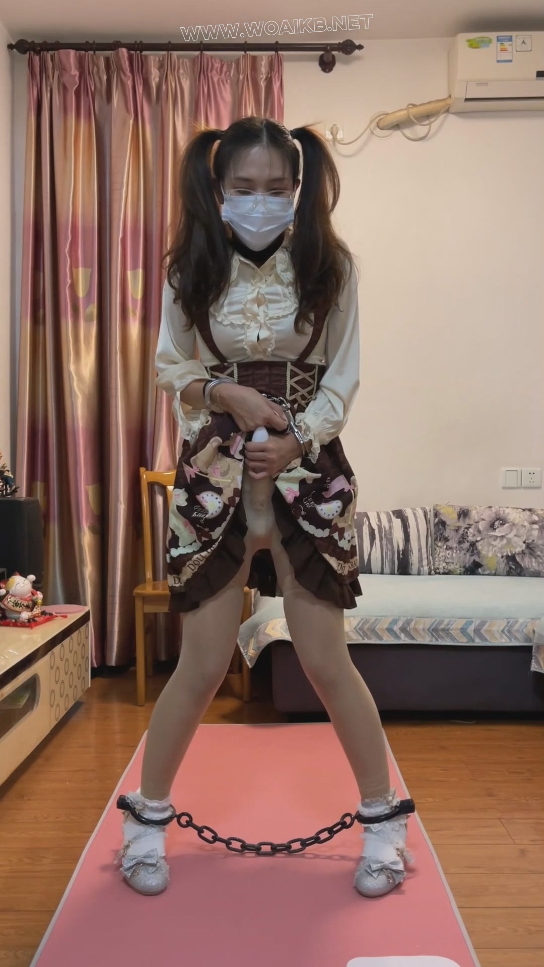 家庭游戏Ⅱ 今天她身着洛丽塔套装，戴着脚铐手铐用玩具在家中给自己小小的奖励，最 预览图