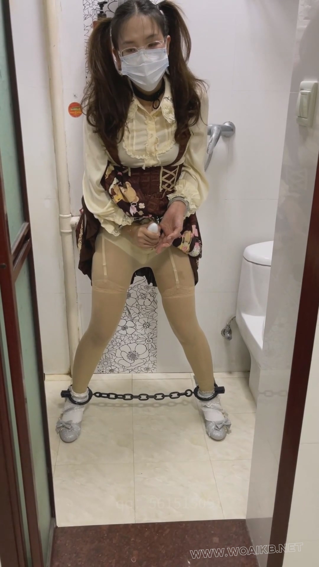 家庭游戏Ⅱ 今天她身着洛丽塔套装，戴着脚铐手铐用玩具在家中给自己小小的奖励，最 预览图