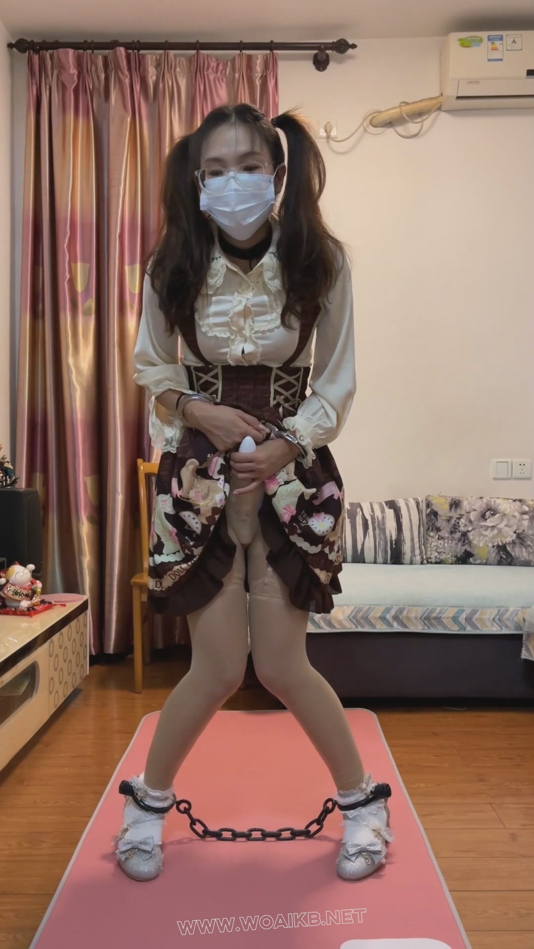 家庭游戏Ⅱ 今天她身着洛丽塔套装，戴着脚铐手铐用玩具在家中给自己小小的奖励，最 预览图